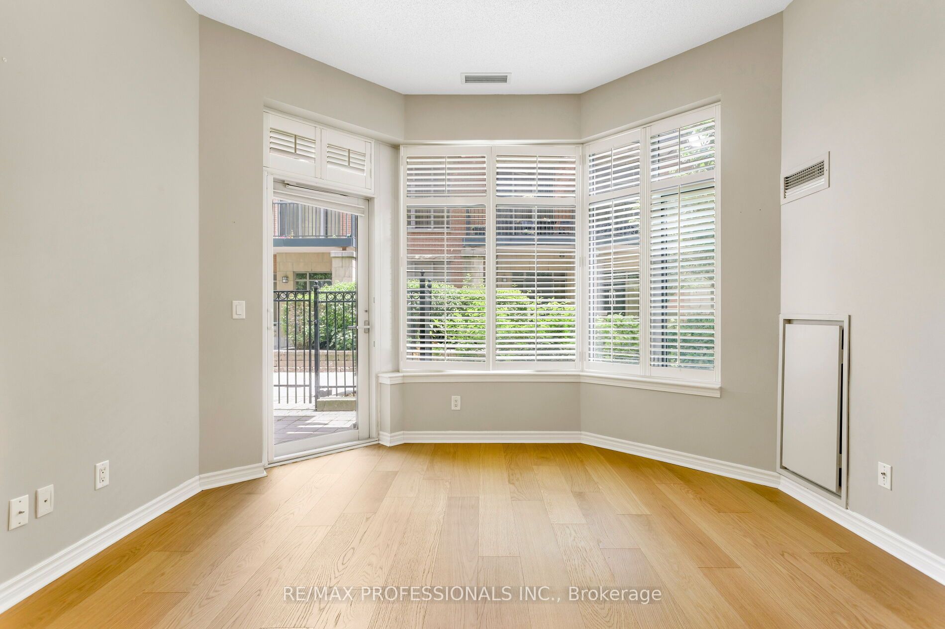 350 Princess Royal Drive 102, Mississauga, ON L5B 4N1 photo 5