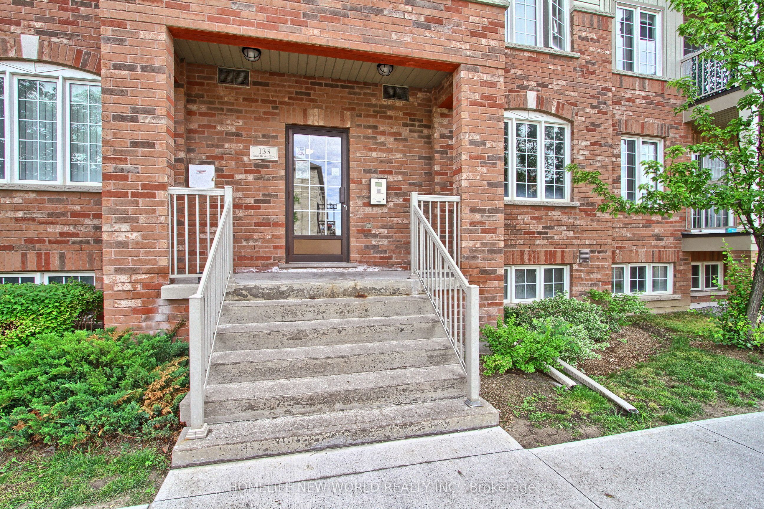 133 Isaac Devins Boulevard 3, Toronto, ON M9M 0C4 photo 2