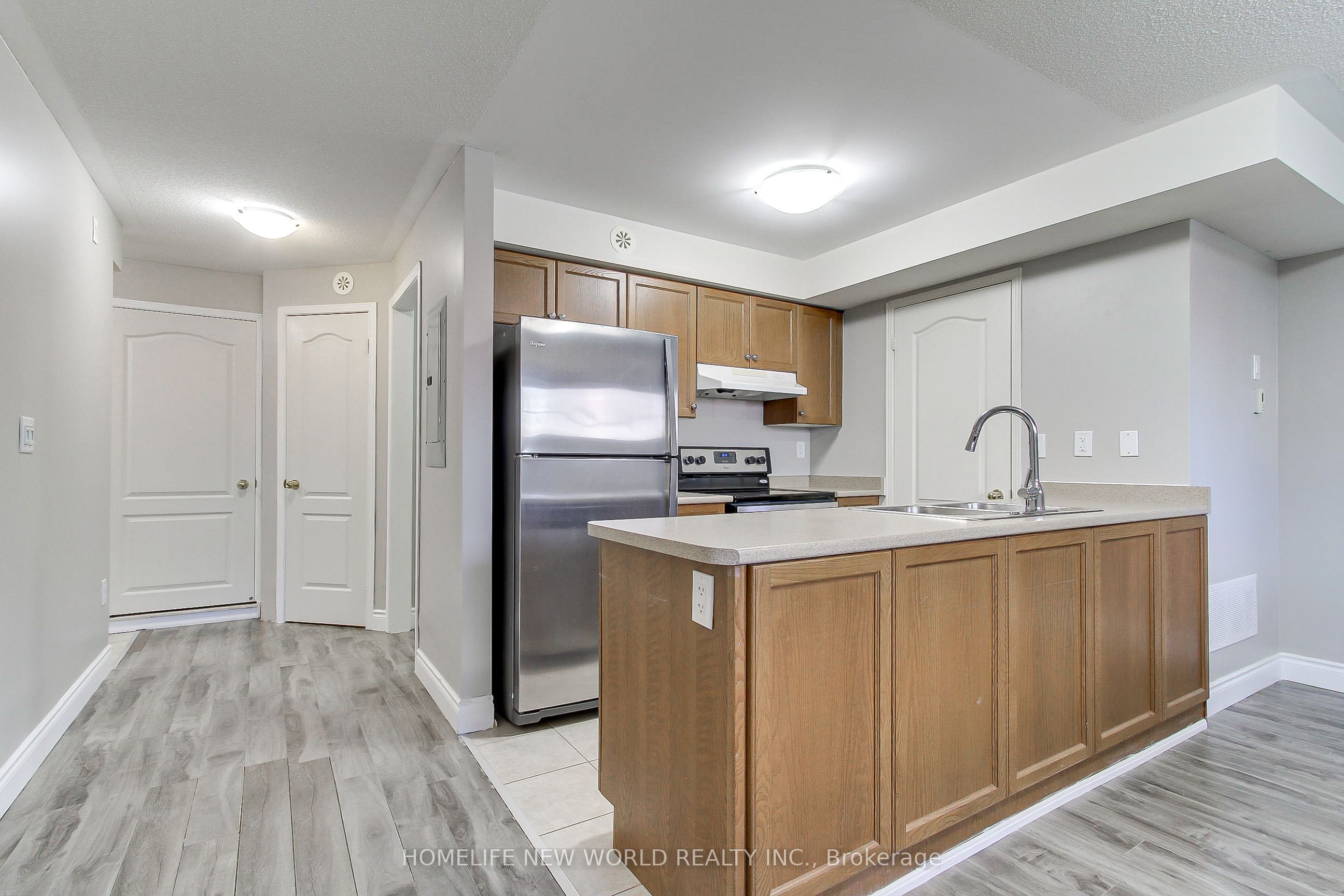 133 Isaac Devins Boulevard 3, Toronto, ON M9M 0C4 photo 3
