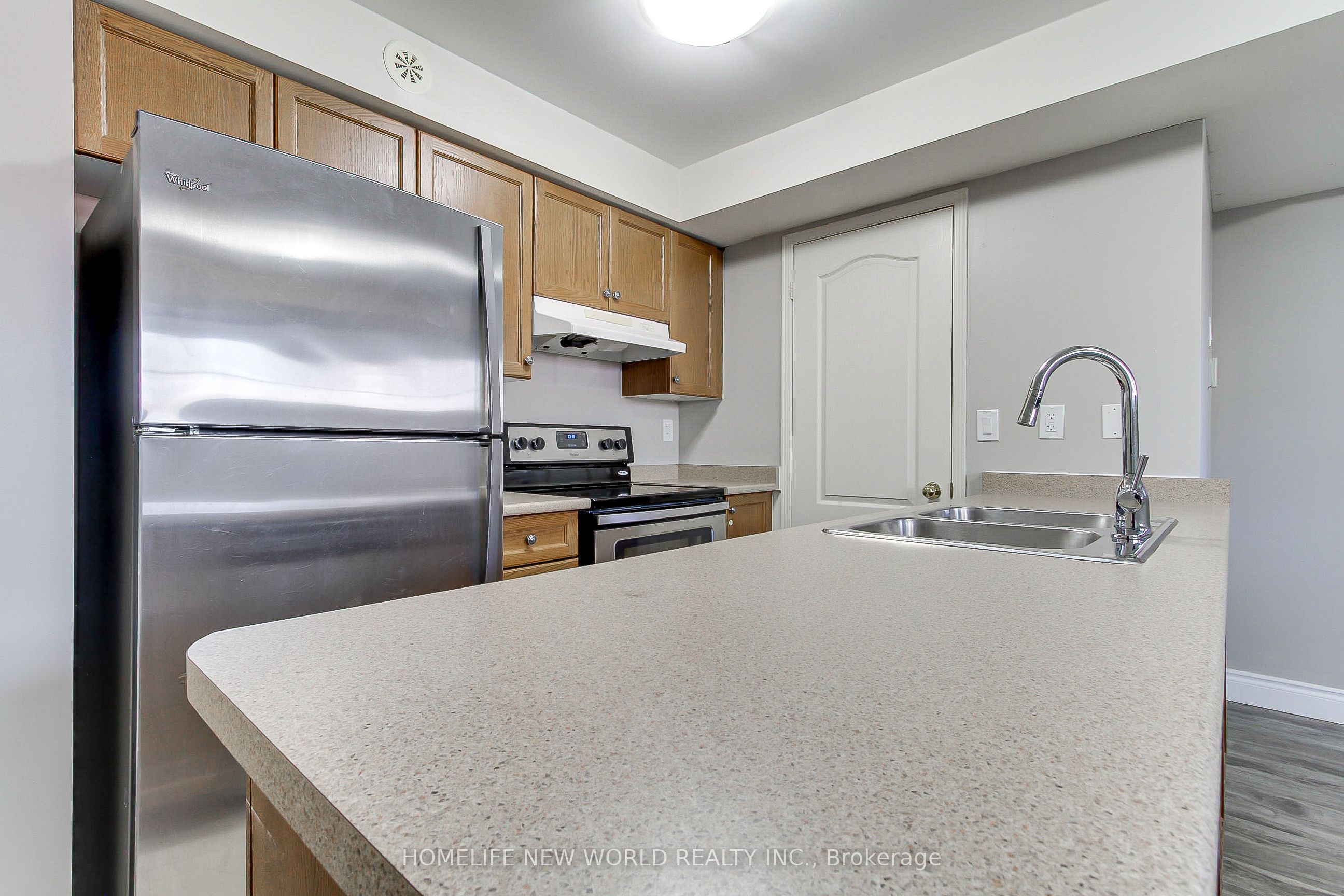 133 Isaac Devins Boulevard 3, Toronto, ON M9M 0C4 photo 5