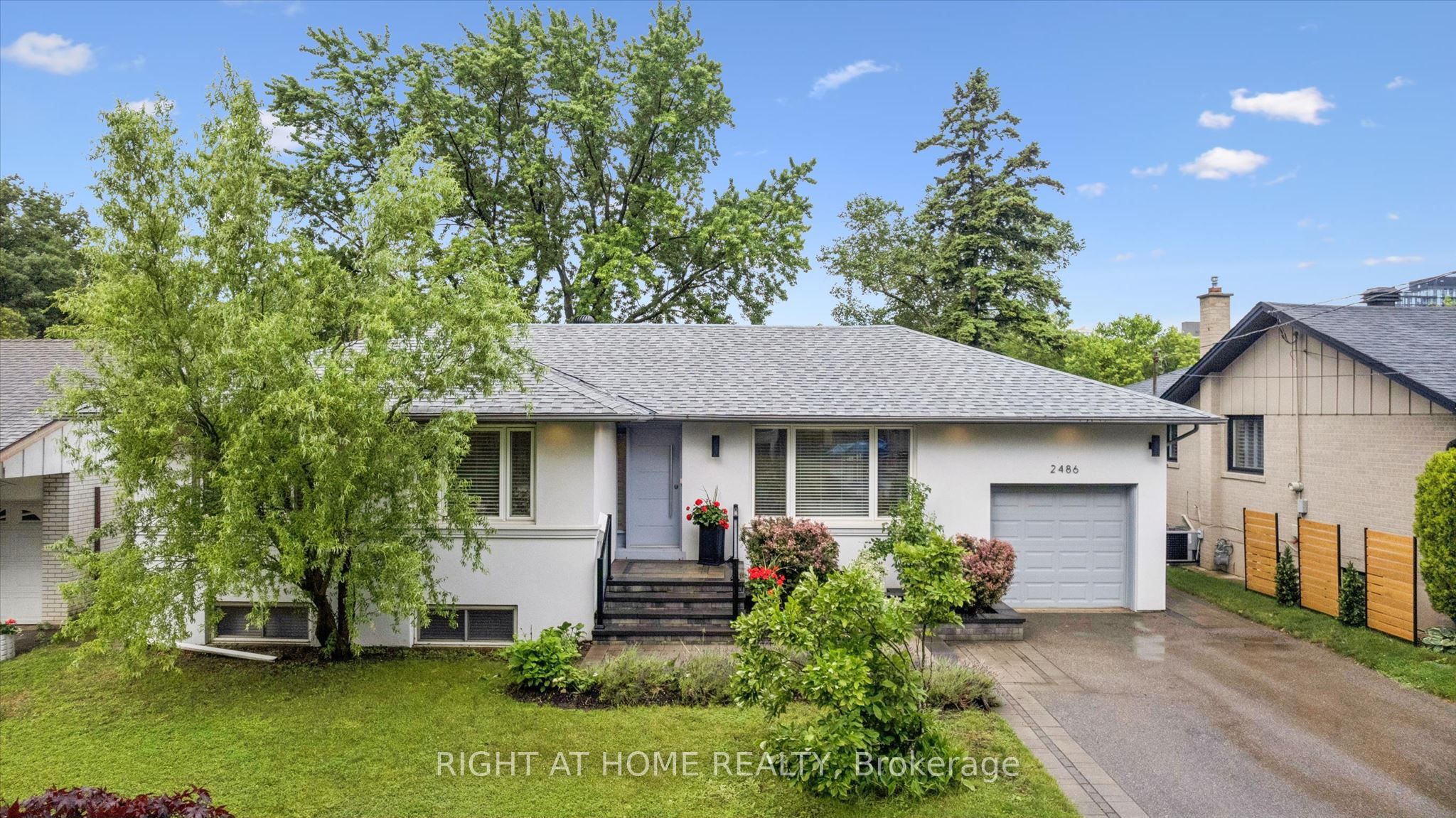 2486 Edenhurst Drive, Mississauga, ON L5A 2K9 photo 2