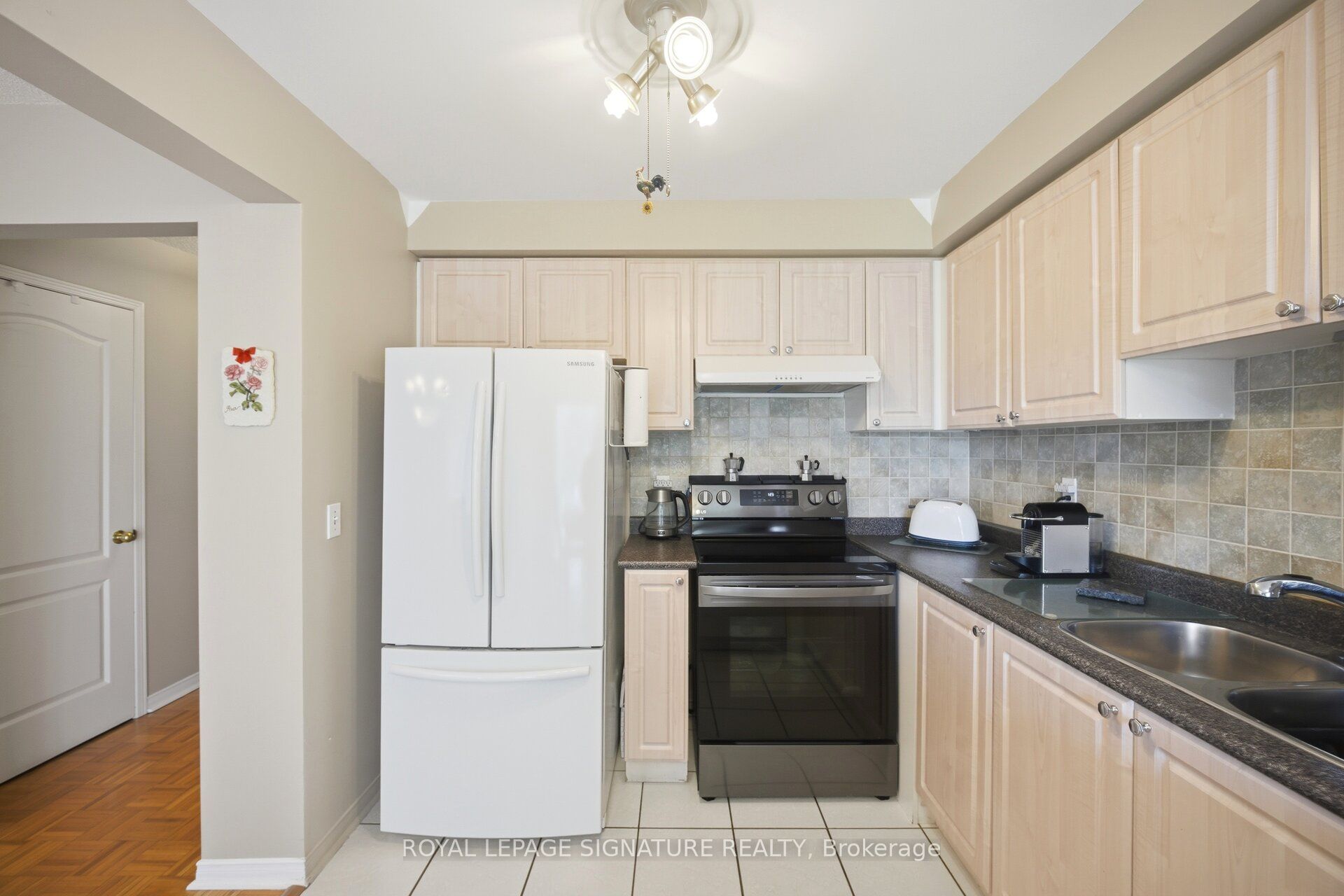 833 Scollard Court 133, Mississauga, ON L5V 2B4 photo 3