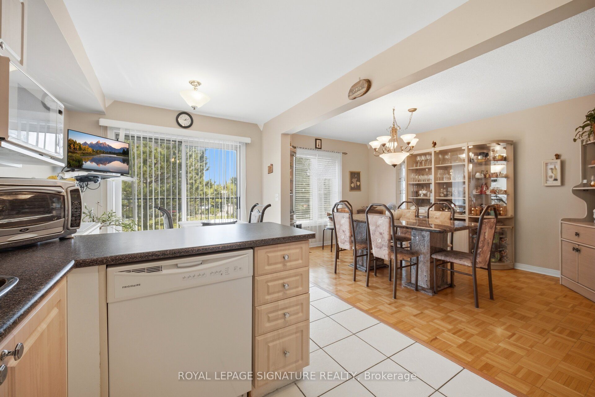 833 Scollard Court 133, Mississauga, ON L5V 2B4 photo 4
