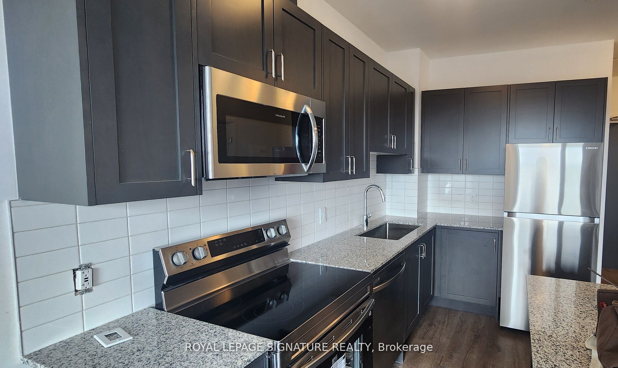 3285 Carding Mill Trail 404, Oakville, ON L6M 5P7 photo 5