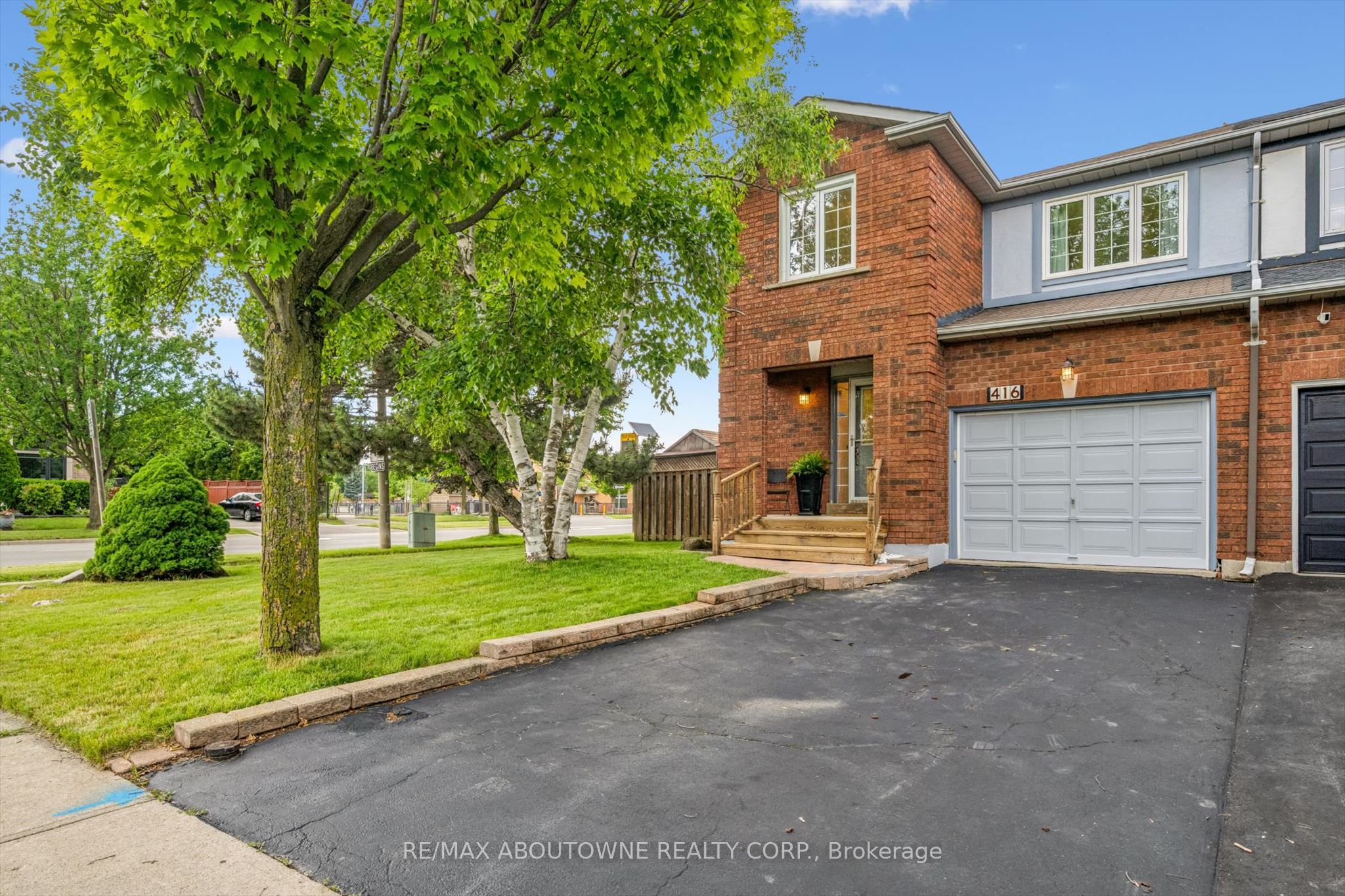 416 Marlatt Drive, Oakville, ON L6H 5X5 photo 2