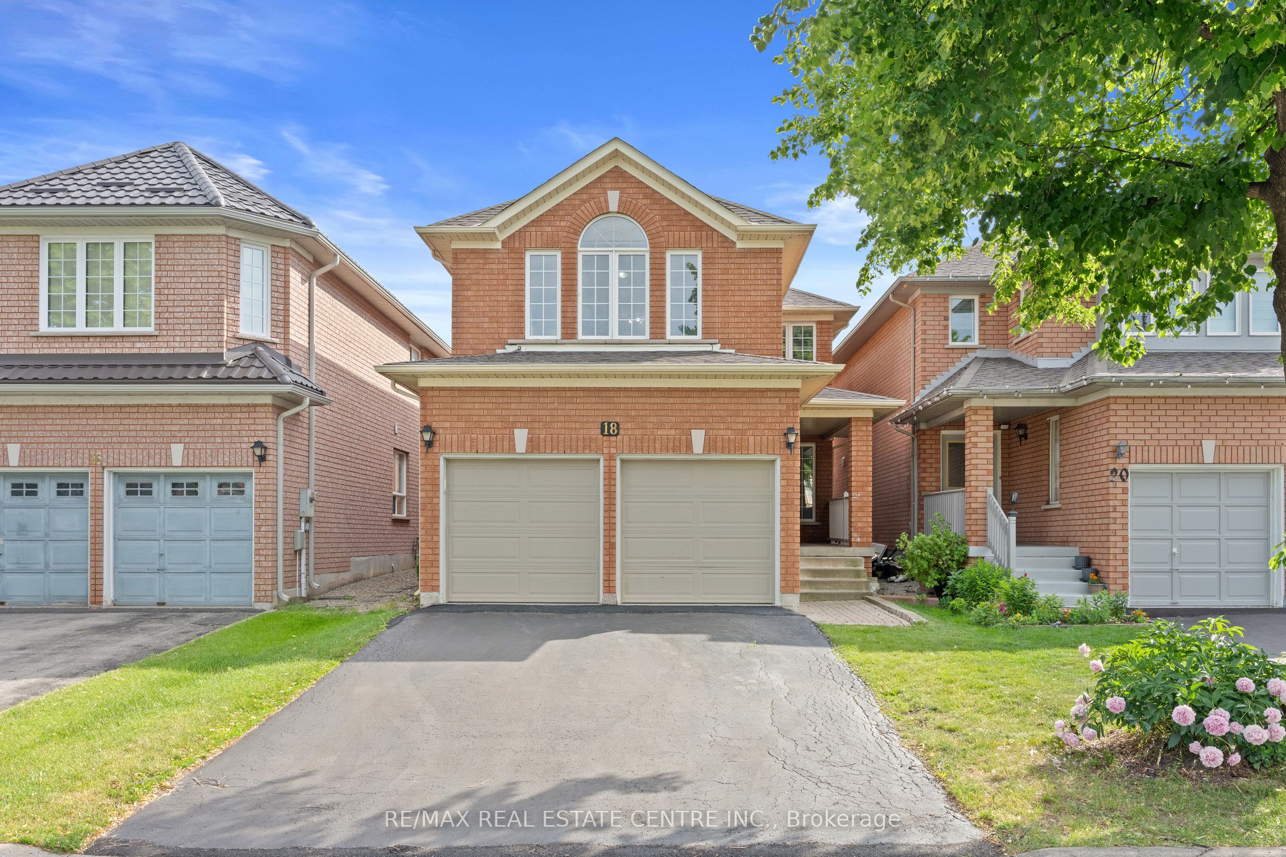 18 Velvet Grass Lane, Brampton, ON L6R 1W6 photo 2