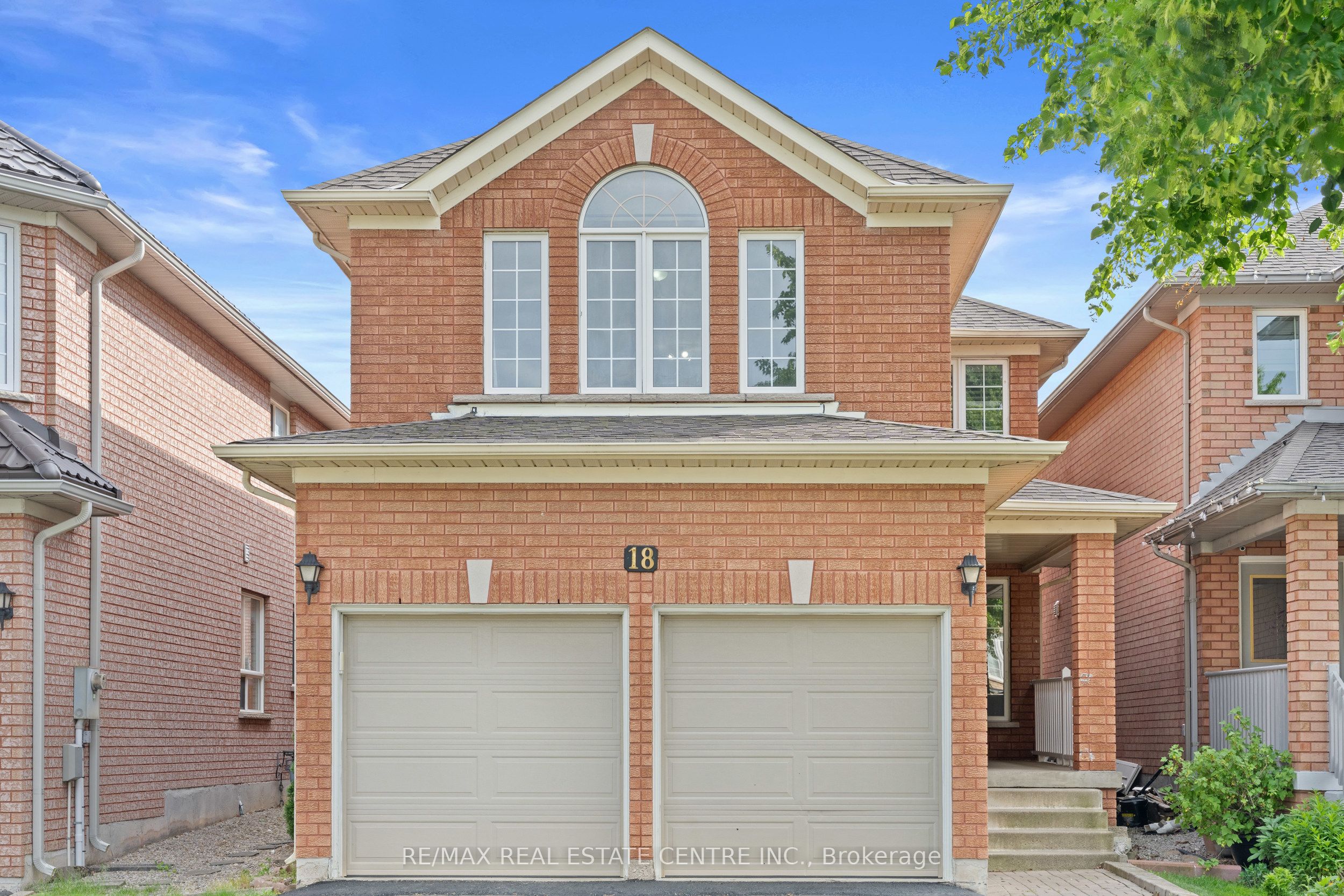 18 Velvet Grass Lane, Brampton, ON L6R 1W6 photo 3