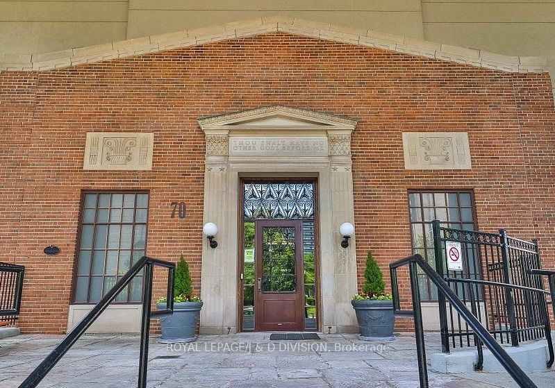70 High Park Avenue 503, Toronto, ON M6P 1A1 photo 2