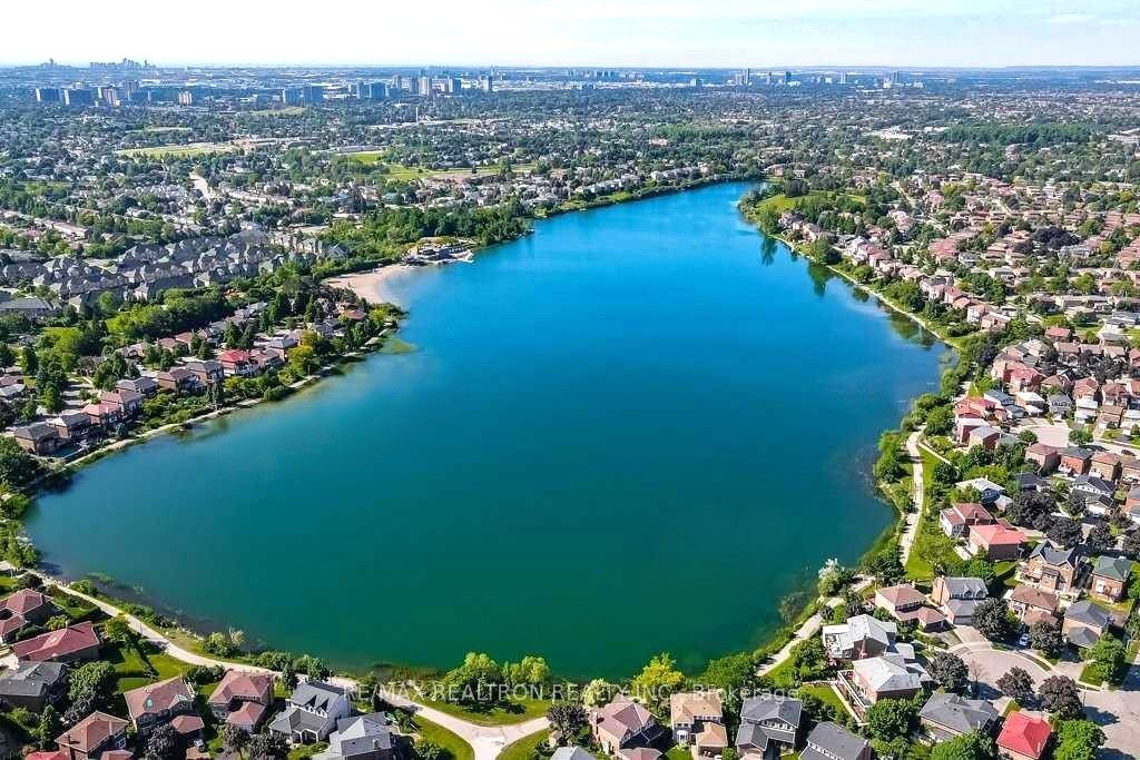 22 Peaceful Place, Brampton, ON L6S 4E6 photo 2