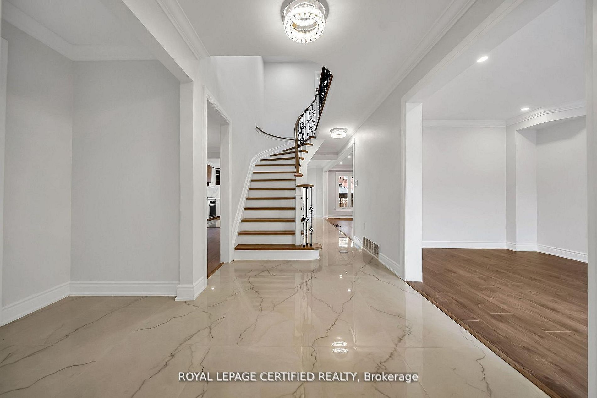 6062 Prairie Circle, Mississauga, ON L5N 5C5 photo 4