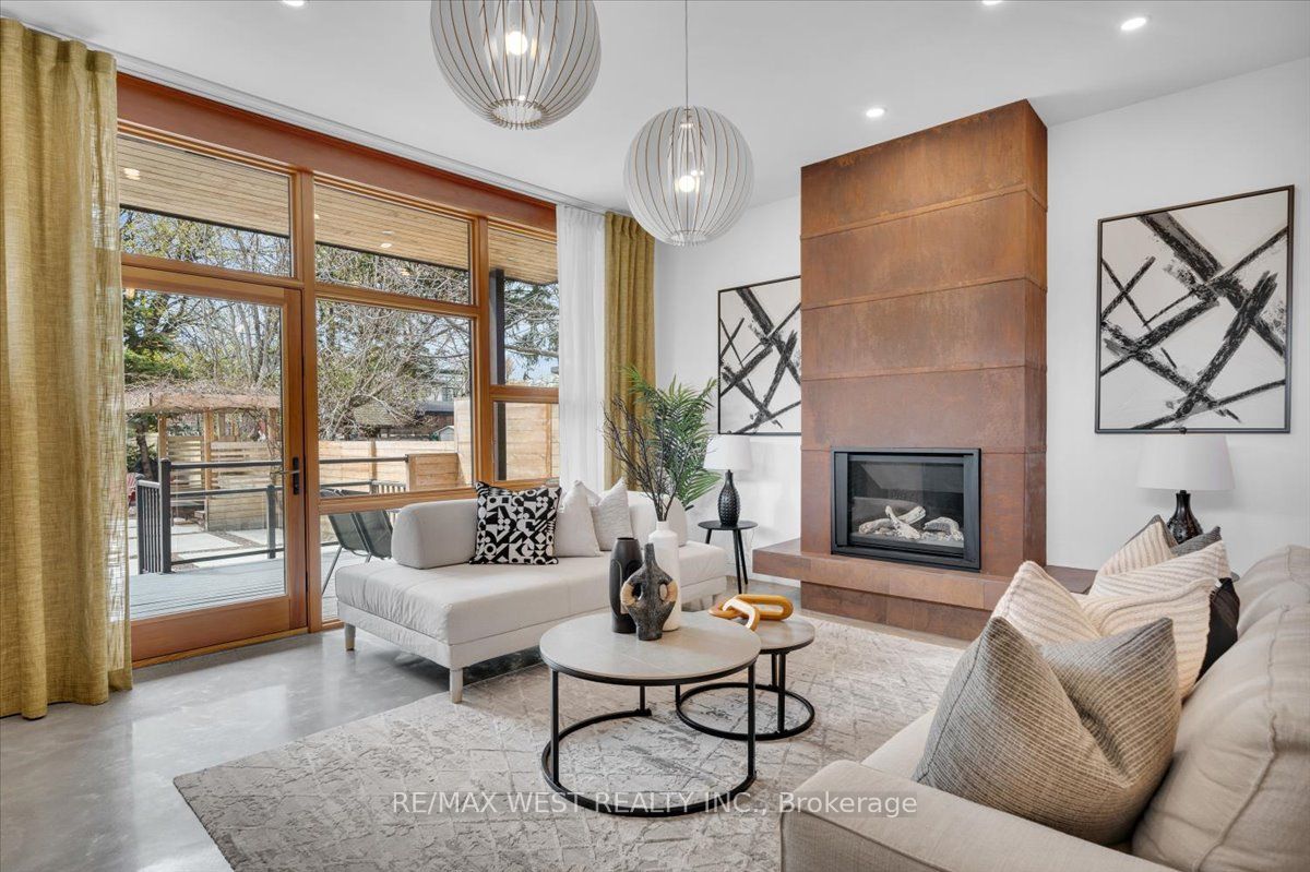 38 Smithfield Drive, Toronto, ON M8Y 3M2