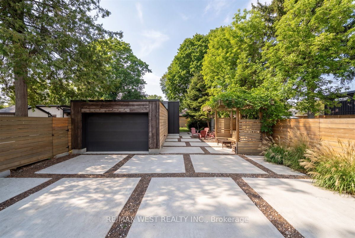 38 Smithfield Drive, Toronto, ON M8Y 3M2 photo 2