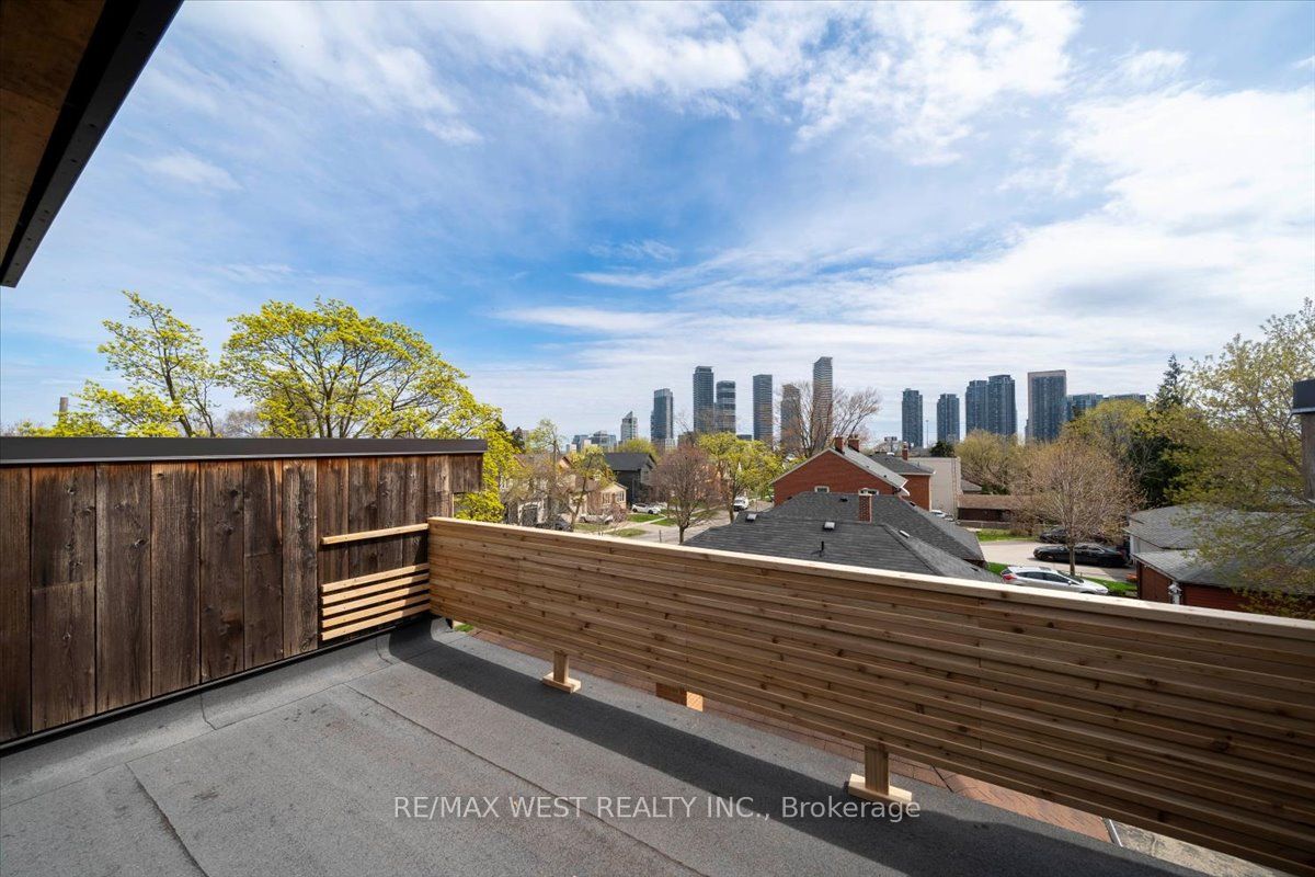 38 Smithfield Drive, Toronto, ON M8Y 3M2 photo 4