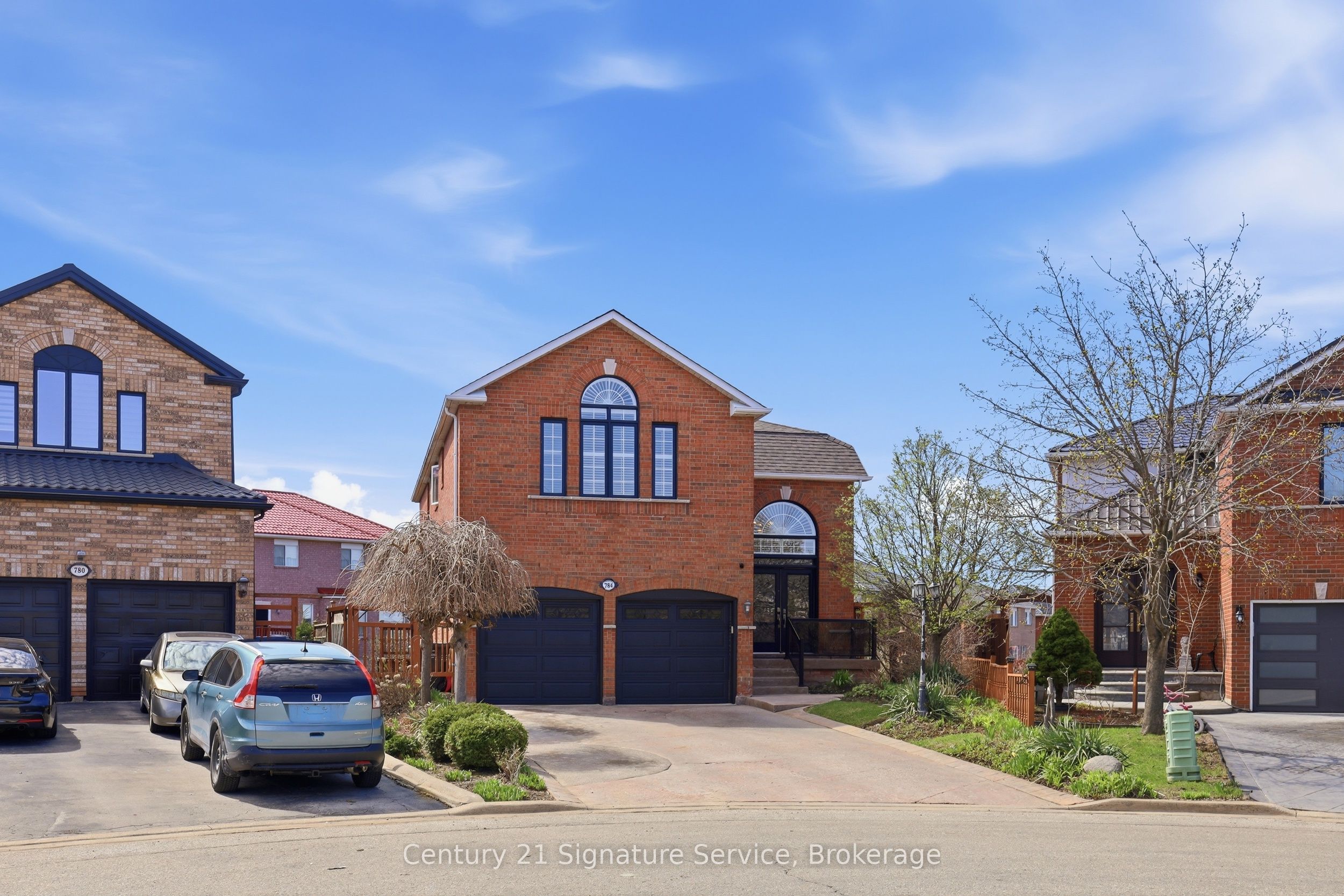 784 Avonshire Court, Mississauga, ON L5V 2P2 photo 2