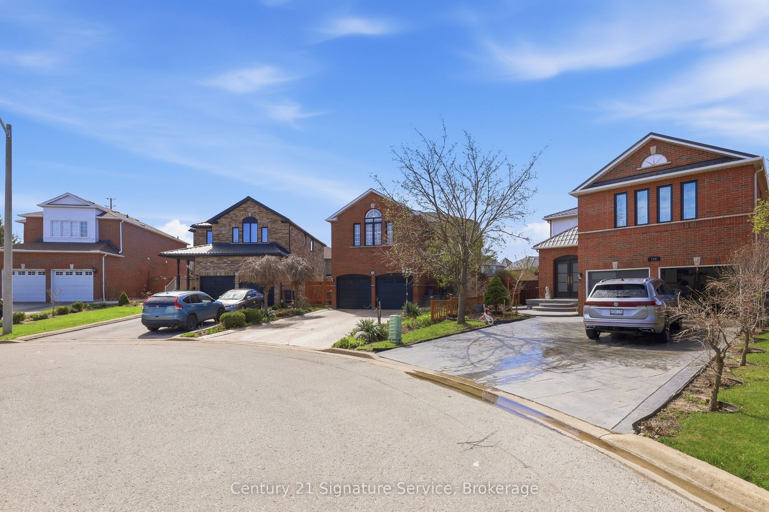 784 Avonshire Court, Mississauga, ON L5V 2P2 photo 4