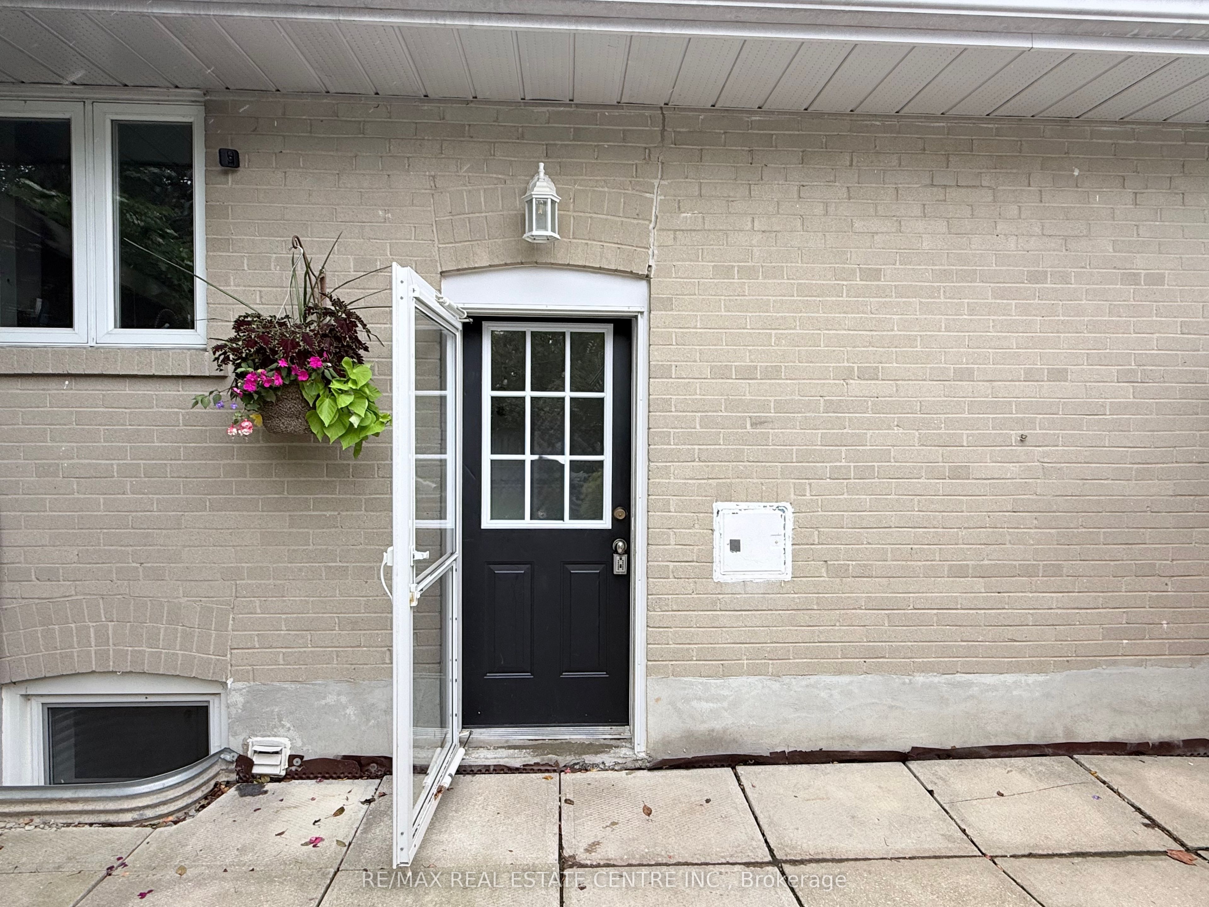 18 Mackenzie Drive Basement, Halton Hills, ON L7G 4B9 photo 5