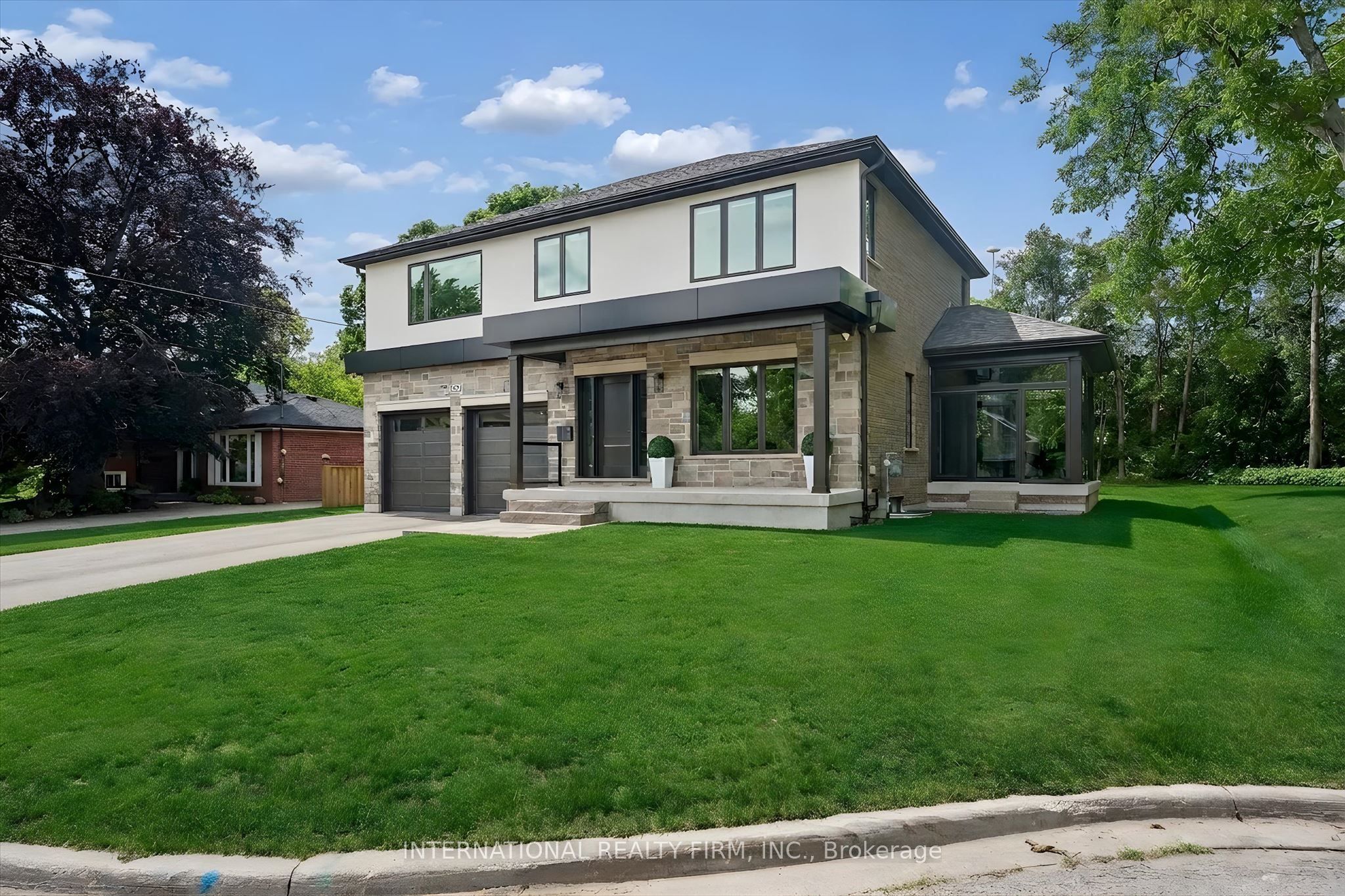 2423 Raymore Drive, Burlington, ON L7R 2B4 photo 2