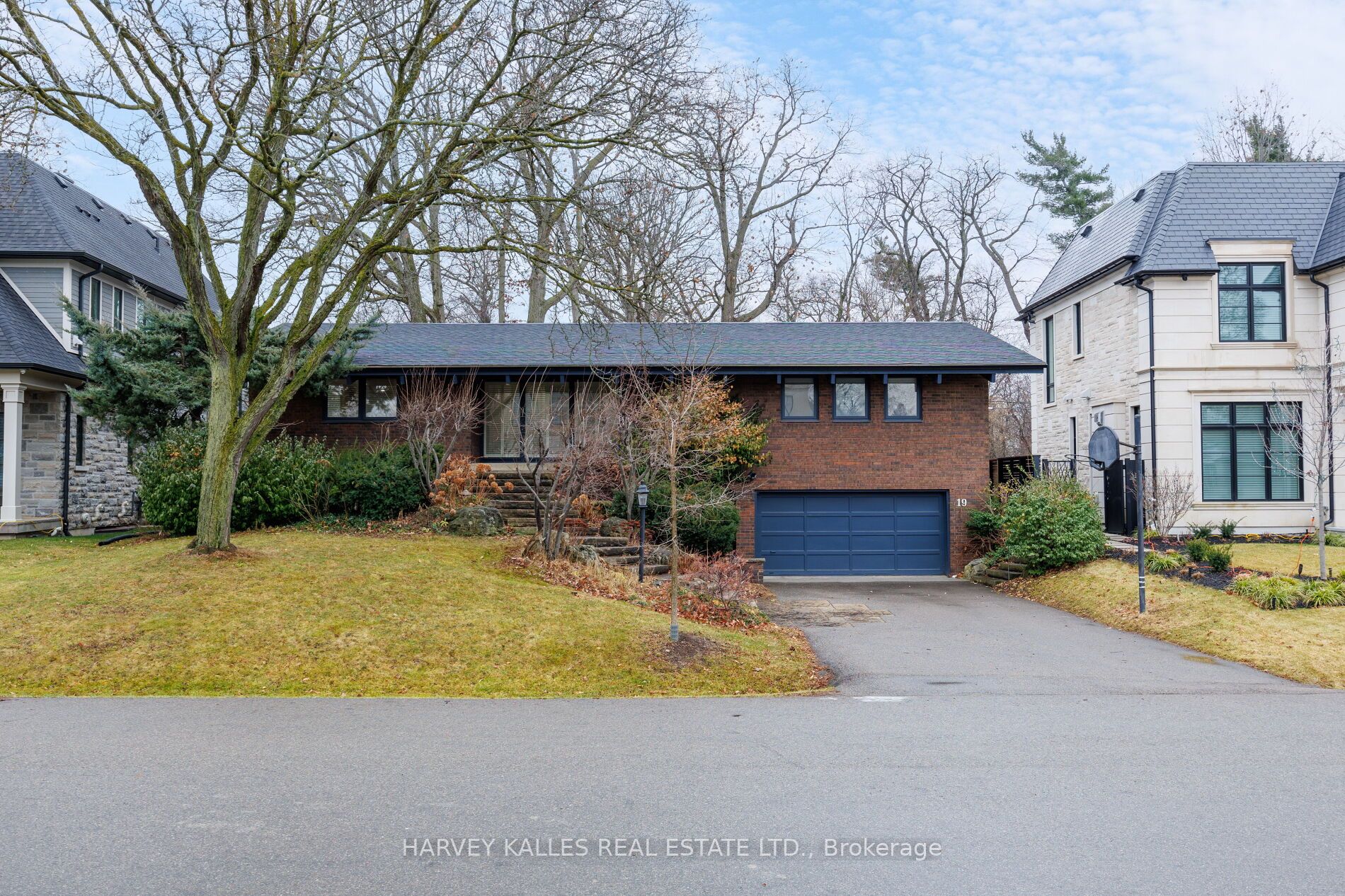 19 Blair Athol Crescent, Toronto, ON M9A 1X6 photo 3