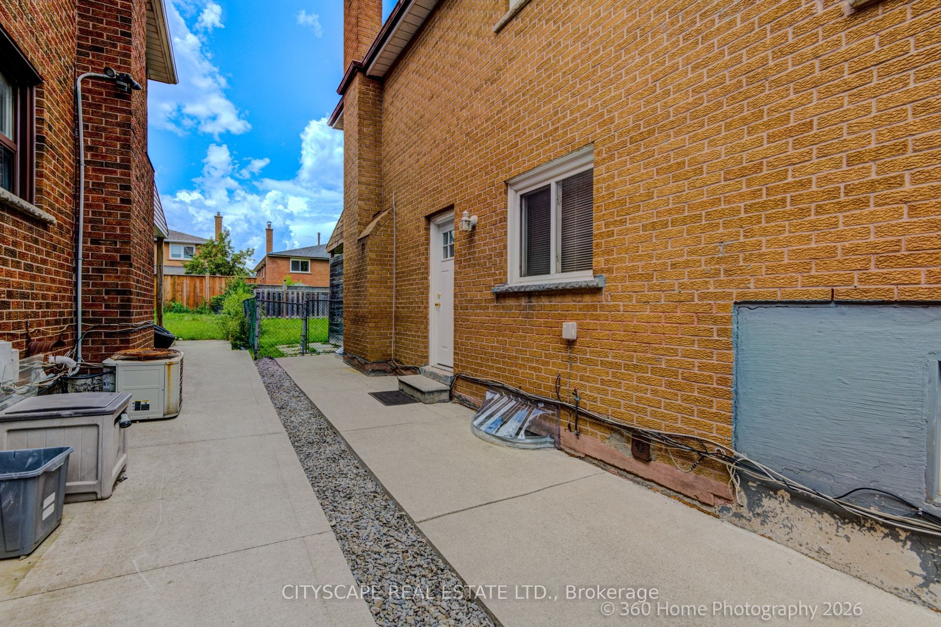 3999 Bishopstoke Lane, Mississauga, ON L4Z 1H9 photo 4