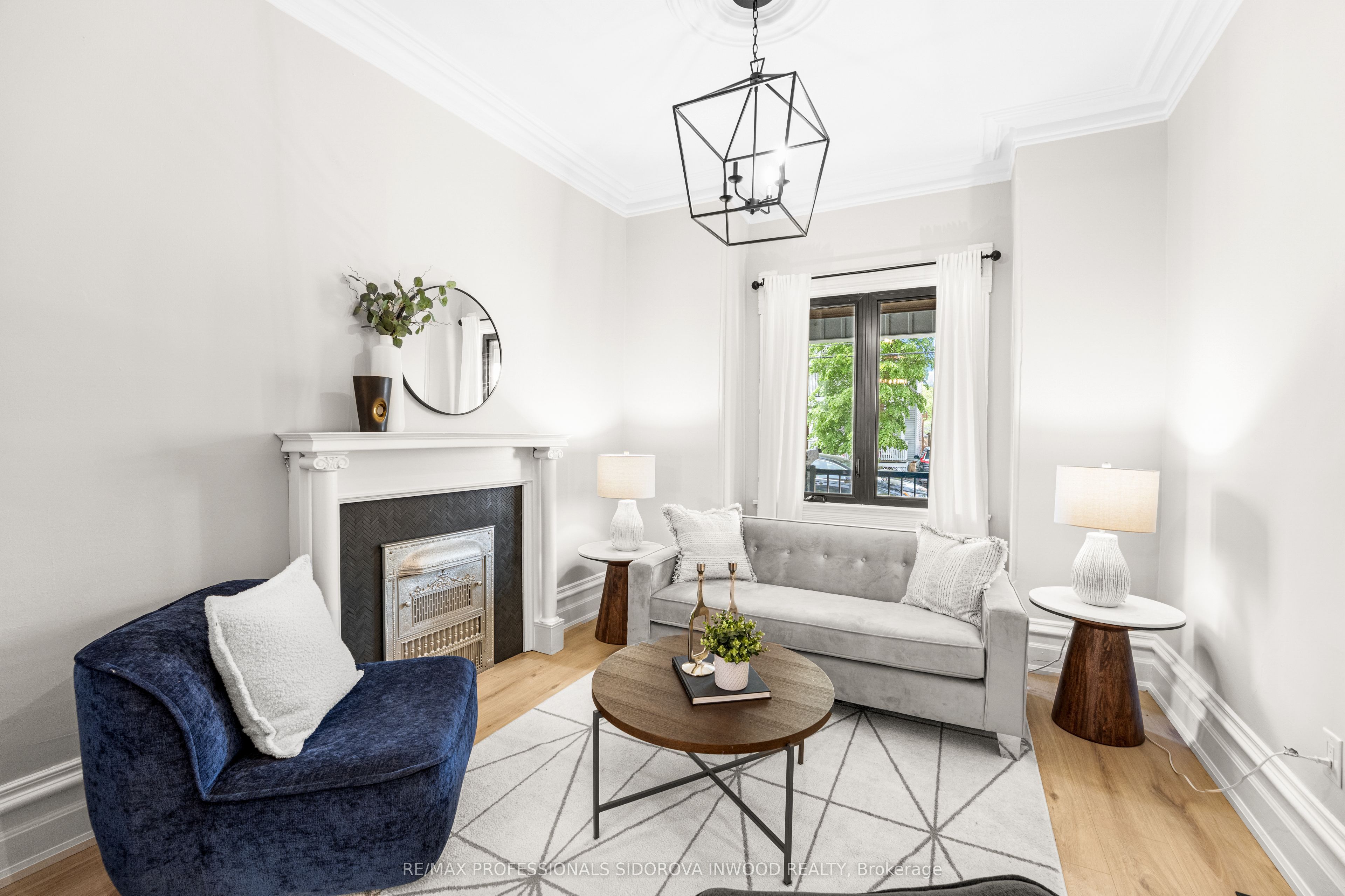209 Maria Street, Toronto, ON M6P 1W6 photo 3