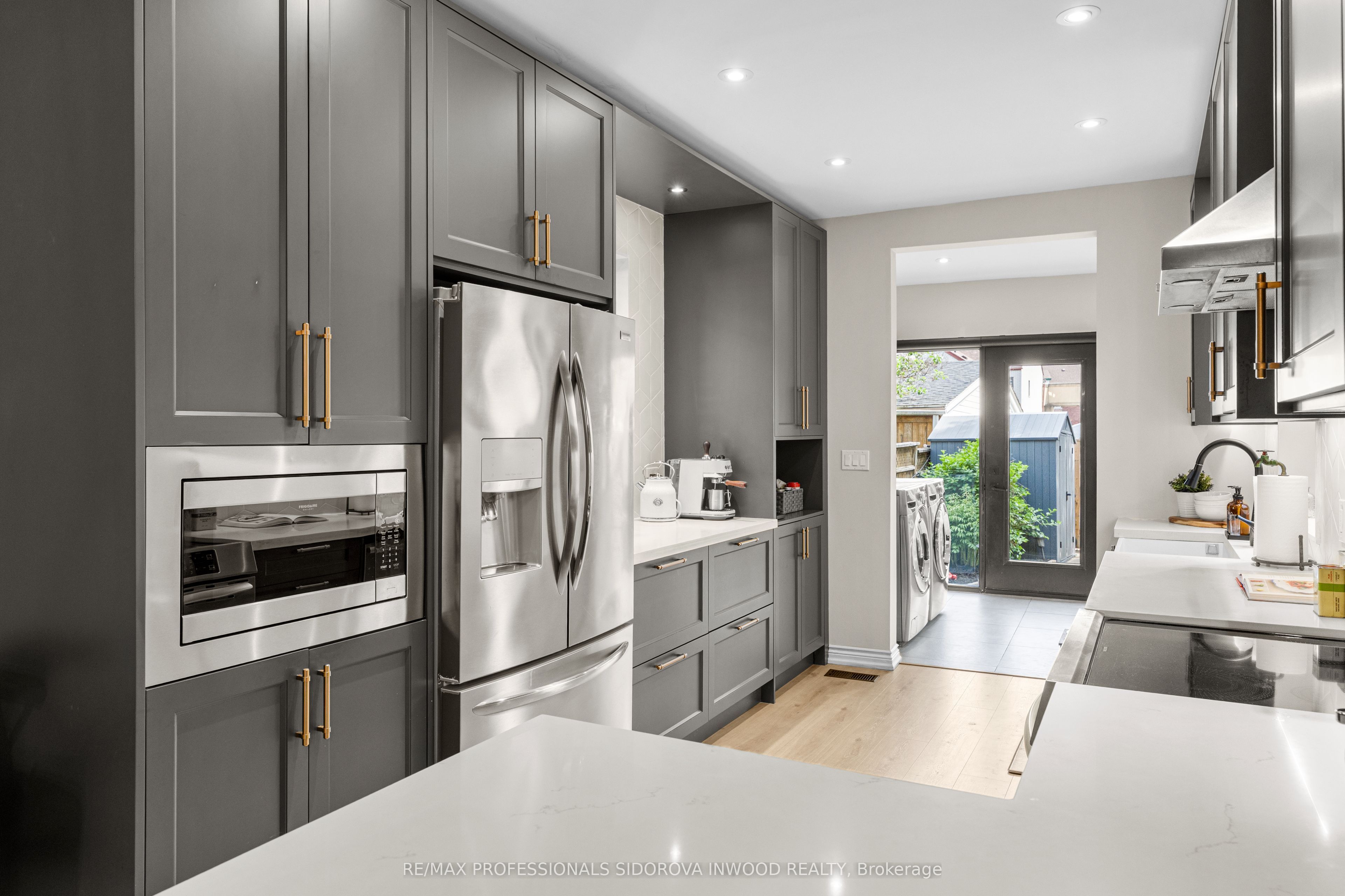209 Maria Street, Toronto, ON M6P 1W6 photo 5