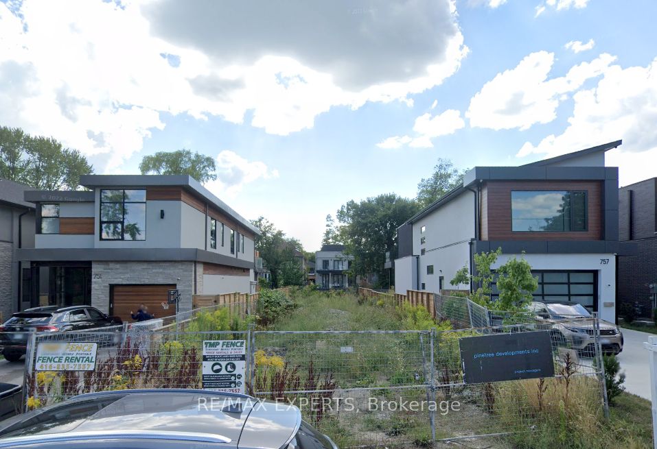 755 MONTBECK Crescent, Mississauga, ON L5G 1P4