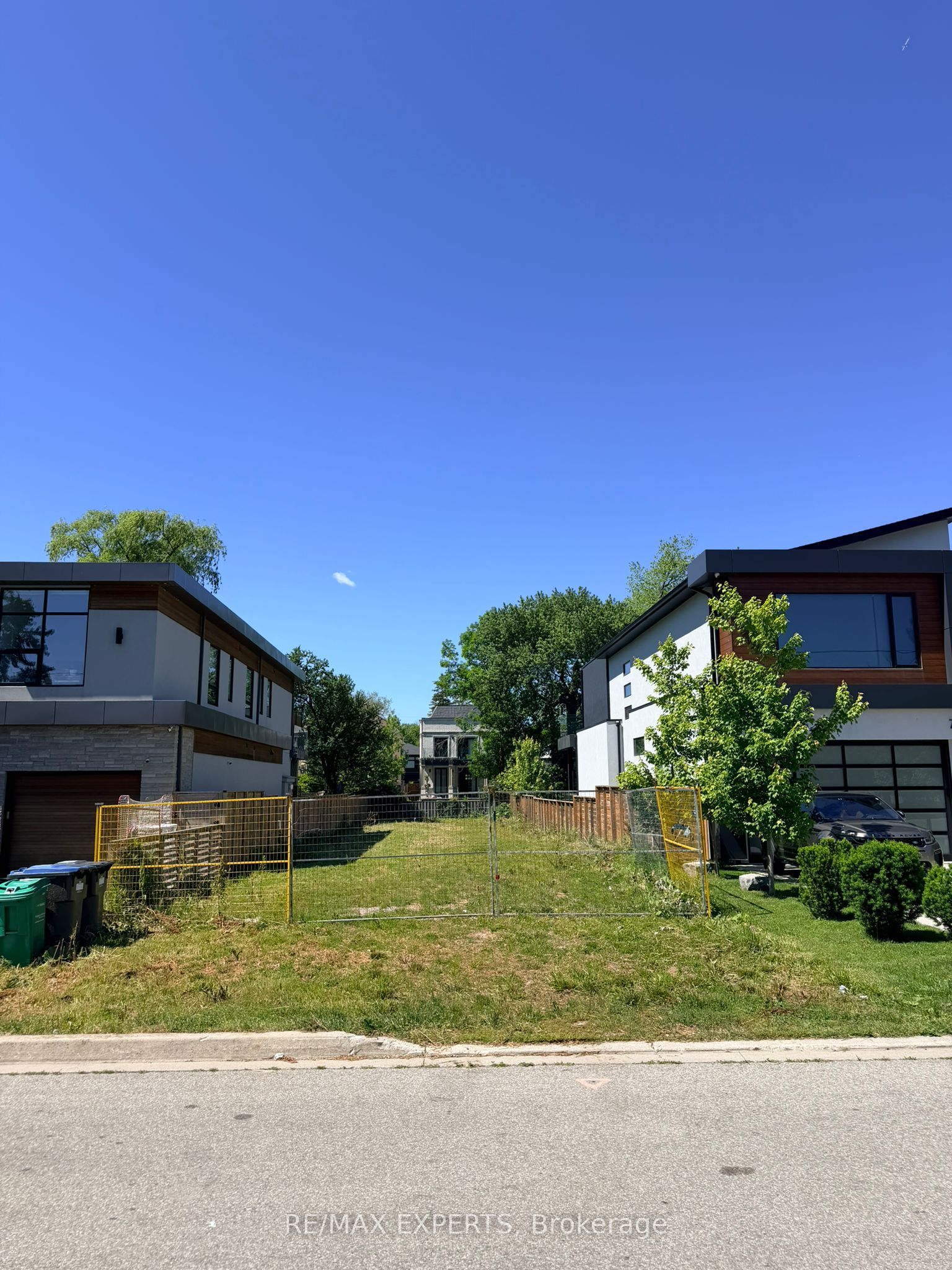 755 MONTBECK Crescent, Mississauga, ON L5G 1P4 photo 2