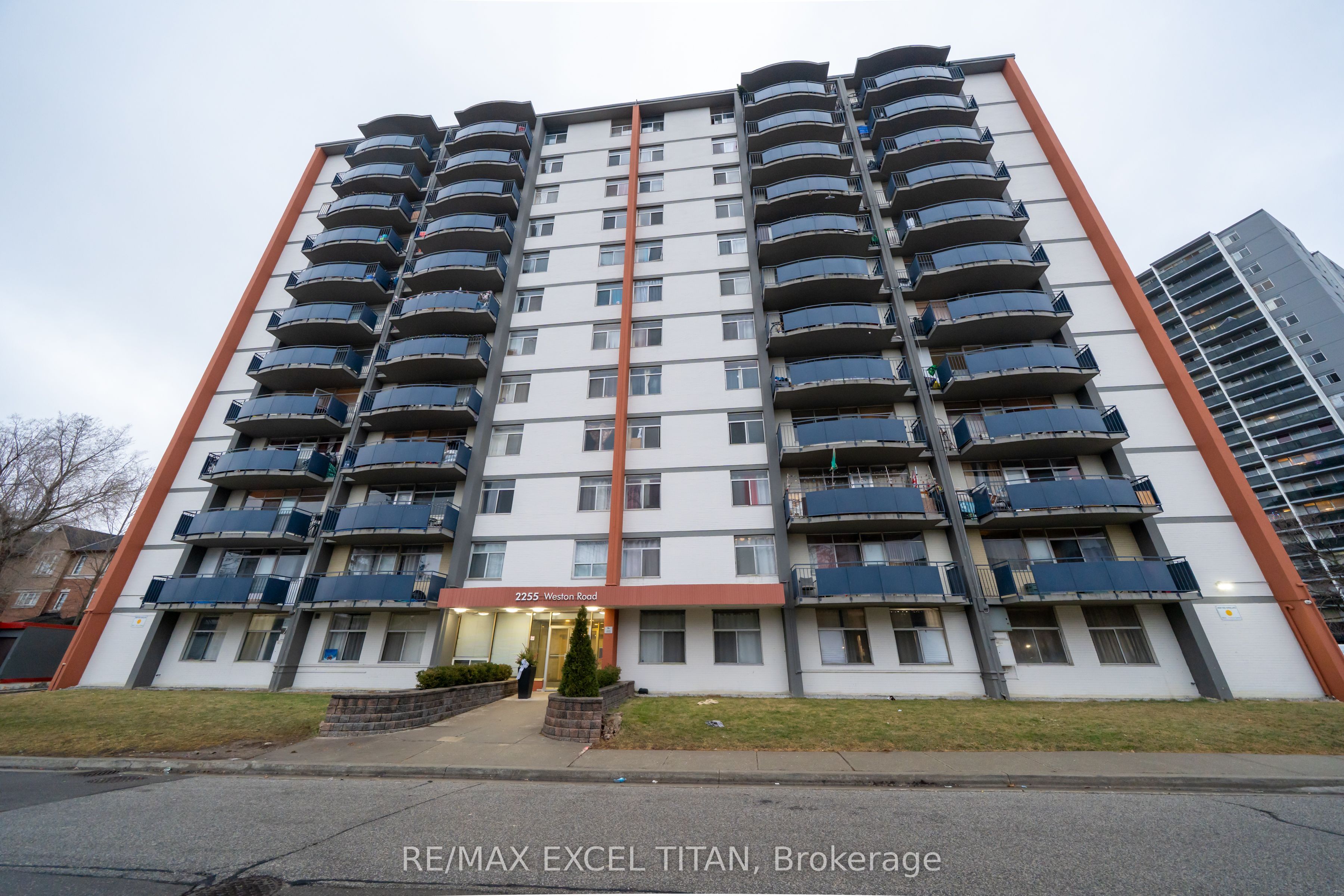 2255 Weston Road B101, Toronto, ON M9N 1Y5