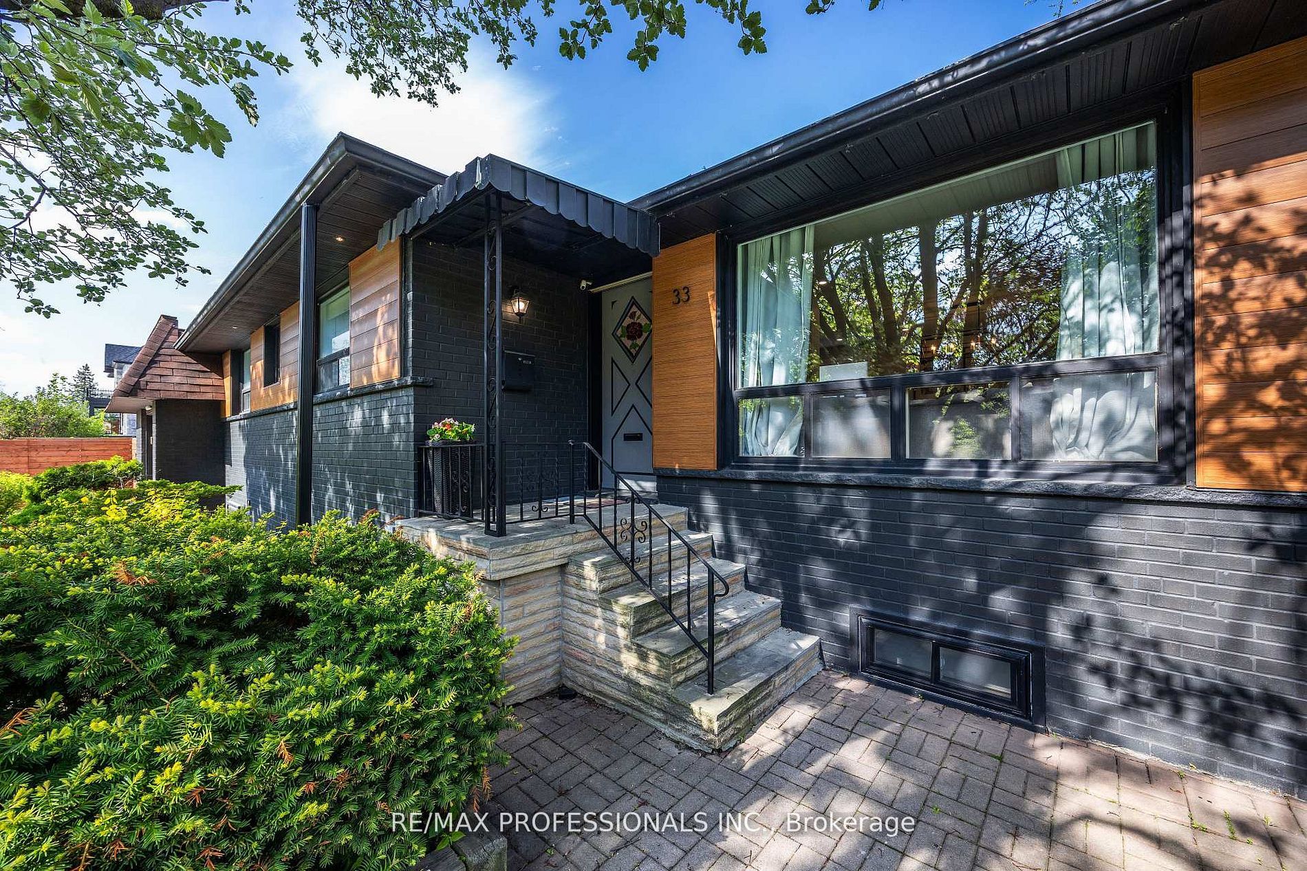 33 Brampton Road, Toronto, ON M9R 3J3 photo 2