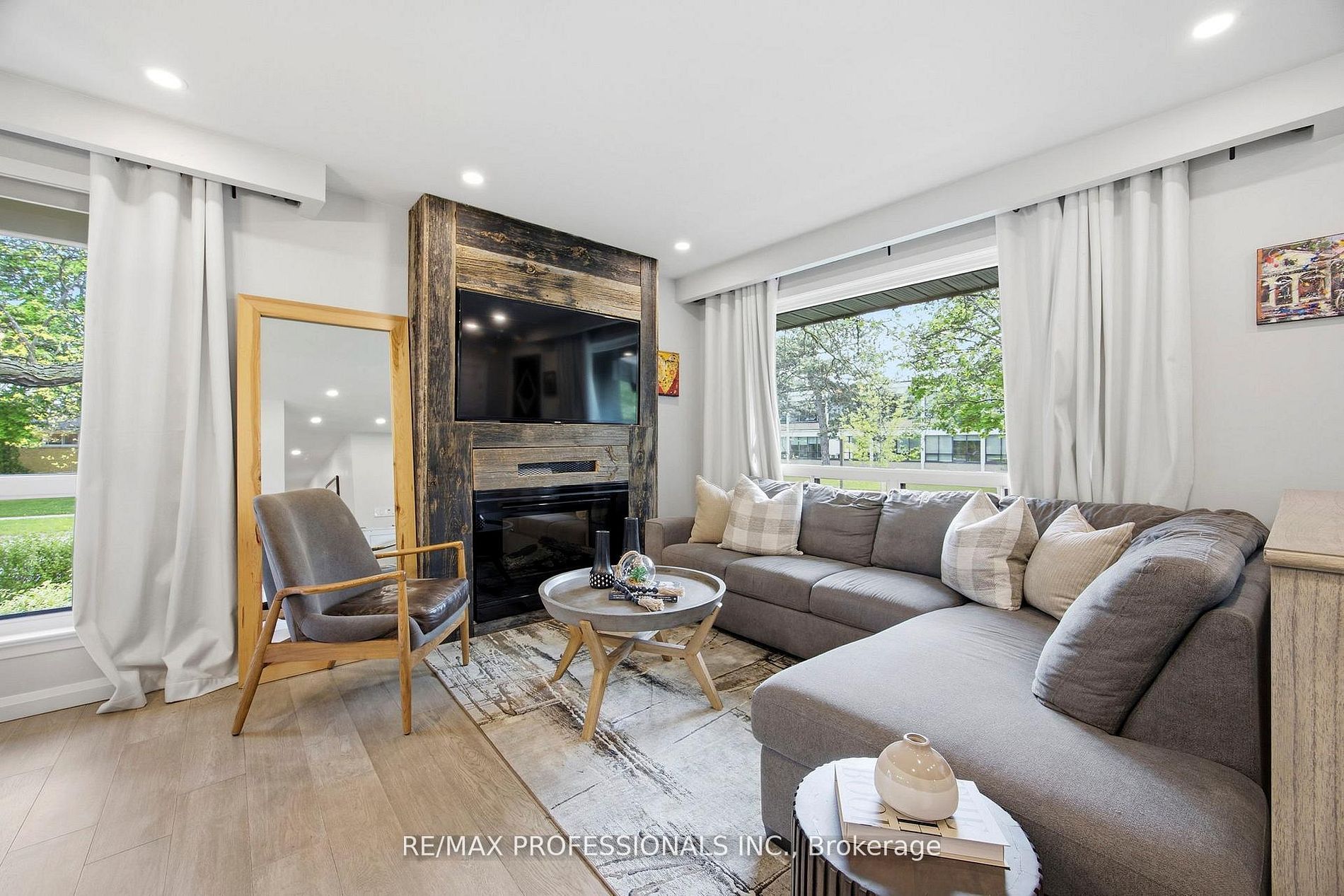 33 Brampton Road, Toronto, ON M9R 3J3 photo 4