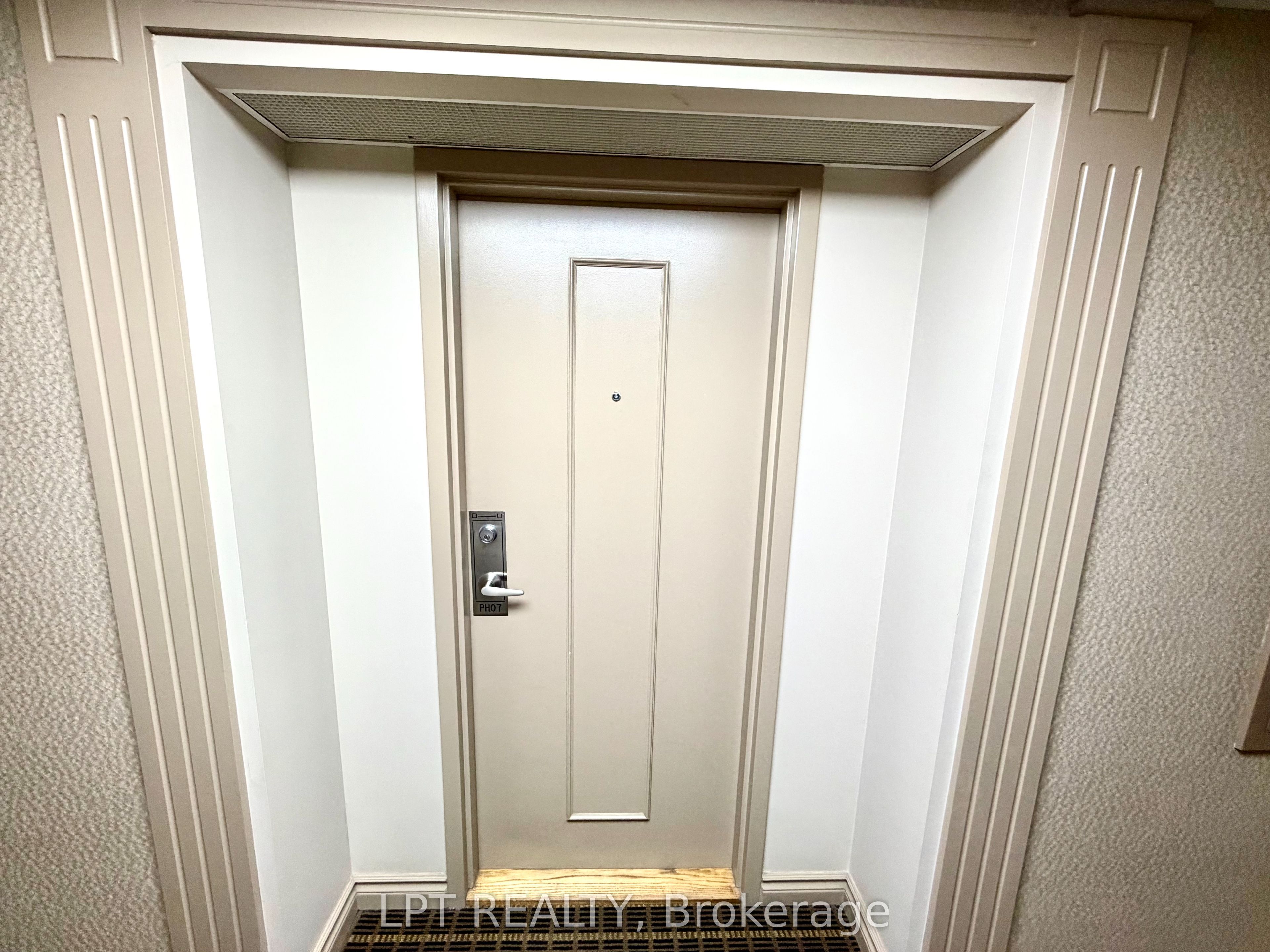 135 Hillcrest Avenue 2307, Mississauga, ON L5B 4B1 photo 2