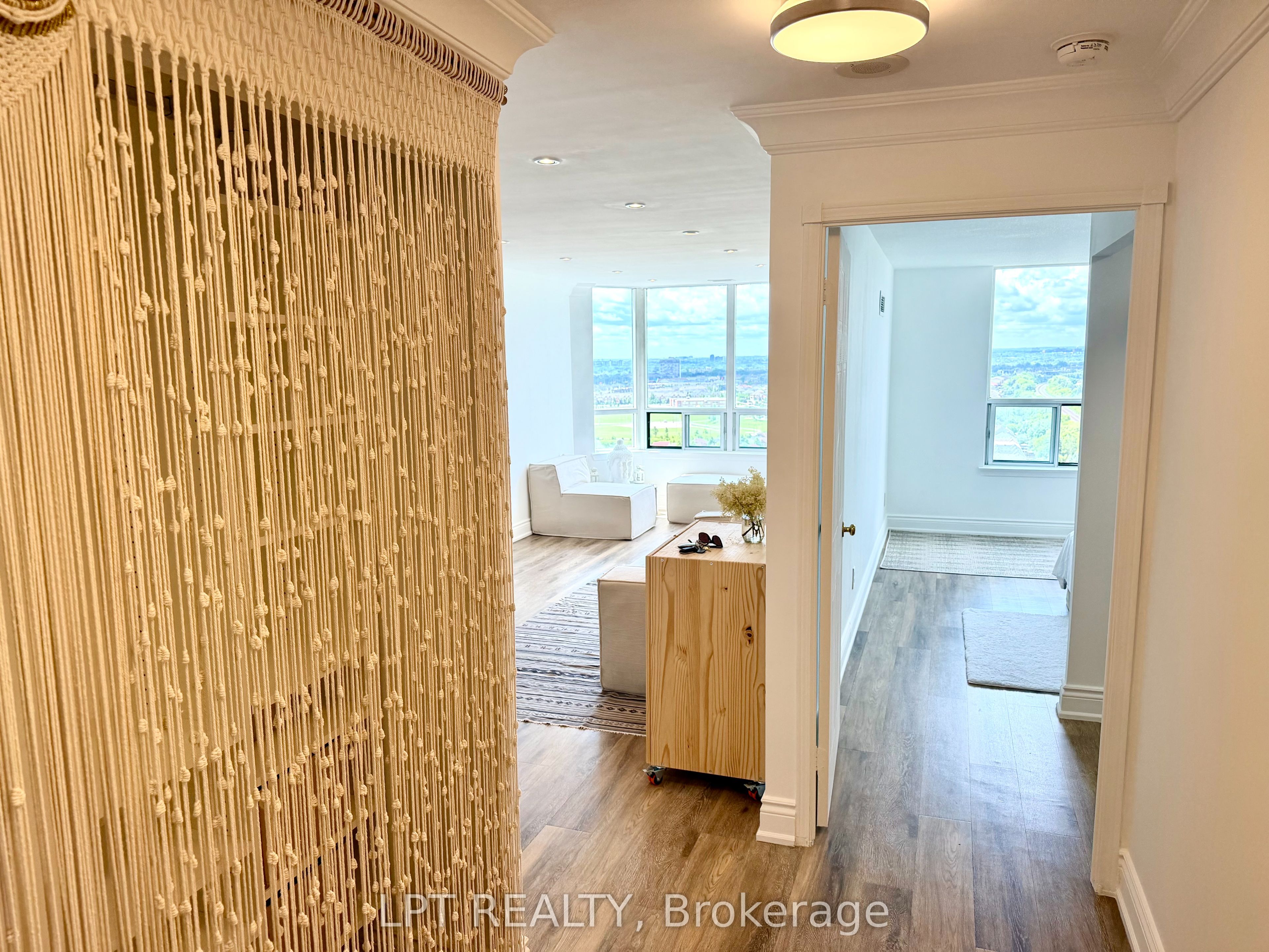 135 Hillcrest Avenue 2307, Mississauga, ON L5B 4B1 photo 3