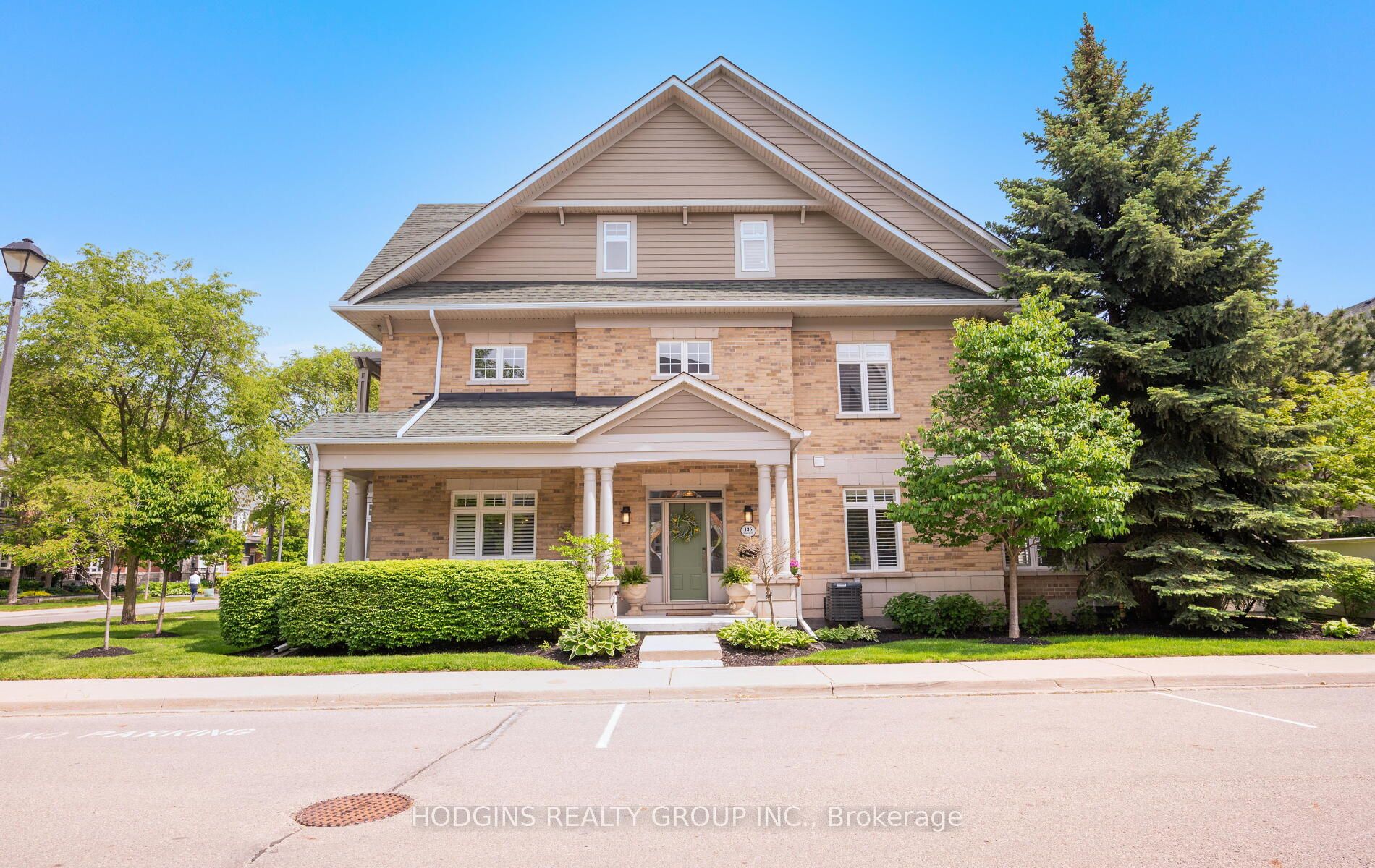 136 St Lawrence Drive 42, Mississauga, ON L5G 4V1 photo 2