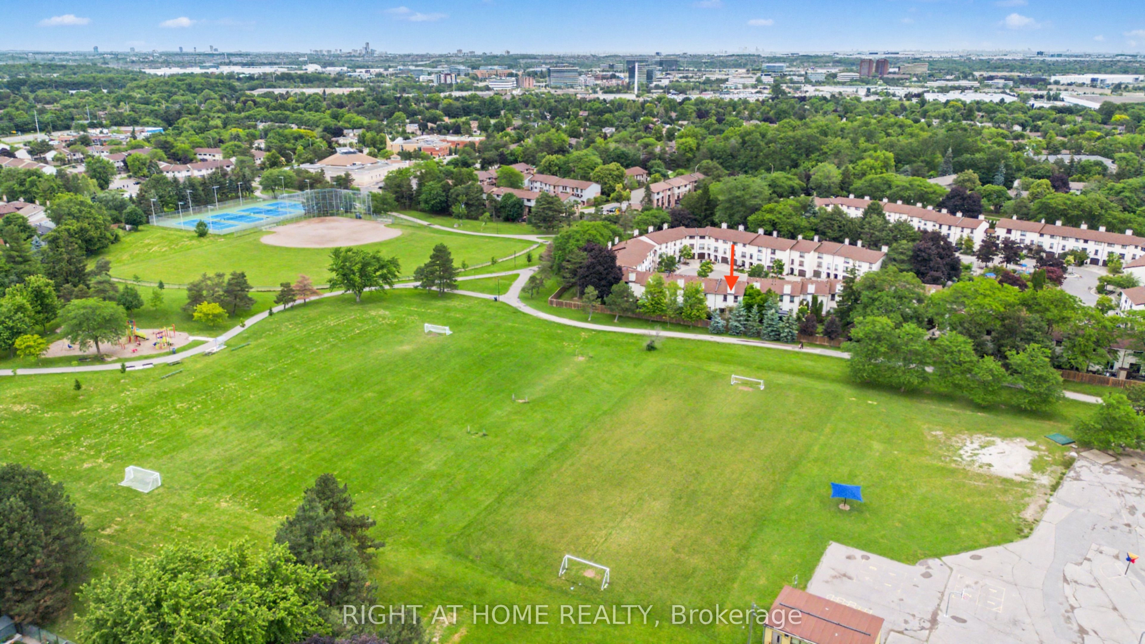 6679 Shelter Bay Road 21, Mississauga, ON L5N 2A2 photo 2