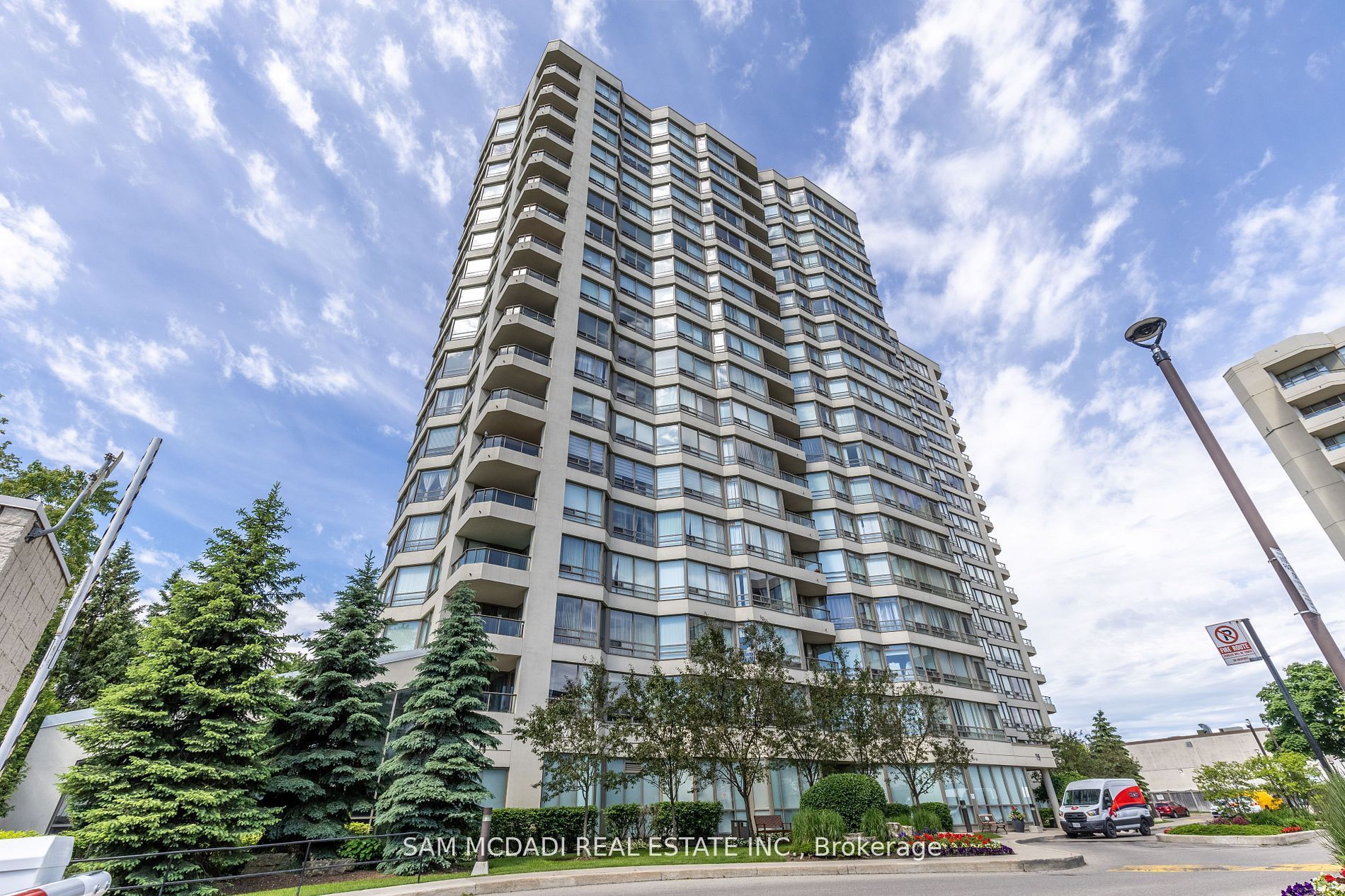 75 King Street E 1105, Mississauga, ON L5A 4G5 photo 2