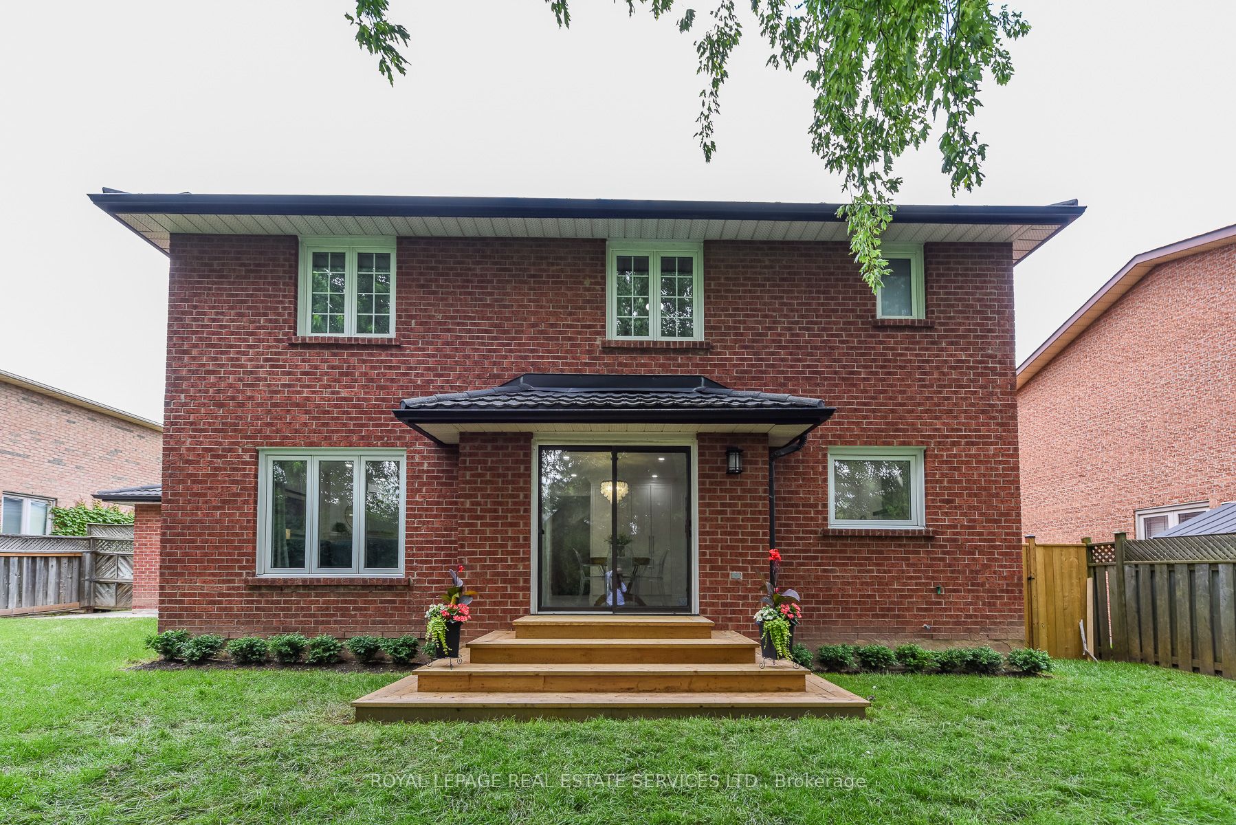 1338 Chalfield Drive, Oakville, ON L6J 6R5 photo 2