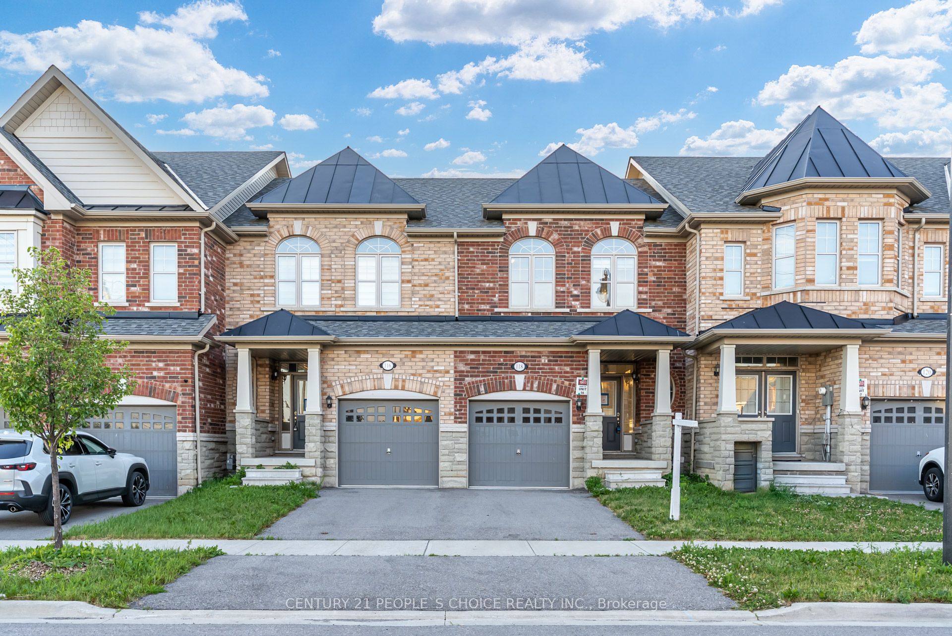 118 Finegan Circle, Brampton, ON L7A 4Z9 photo 2