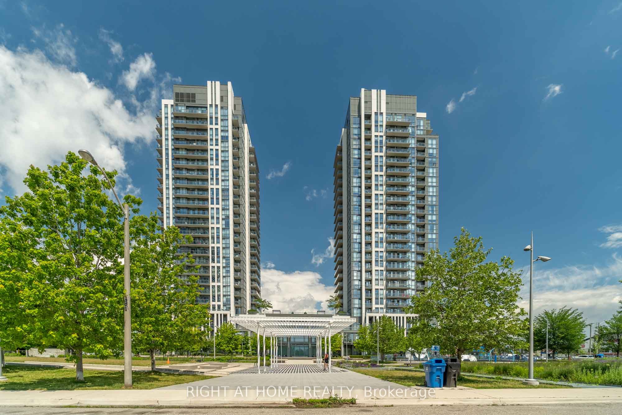 15 Zorra Street 901, Toronto, ON M8Z 0C1