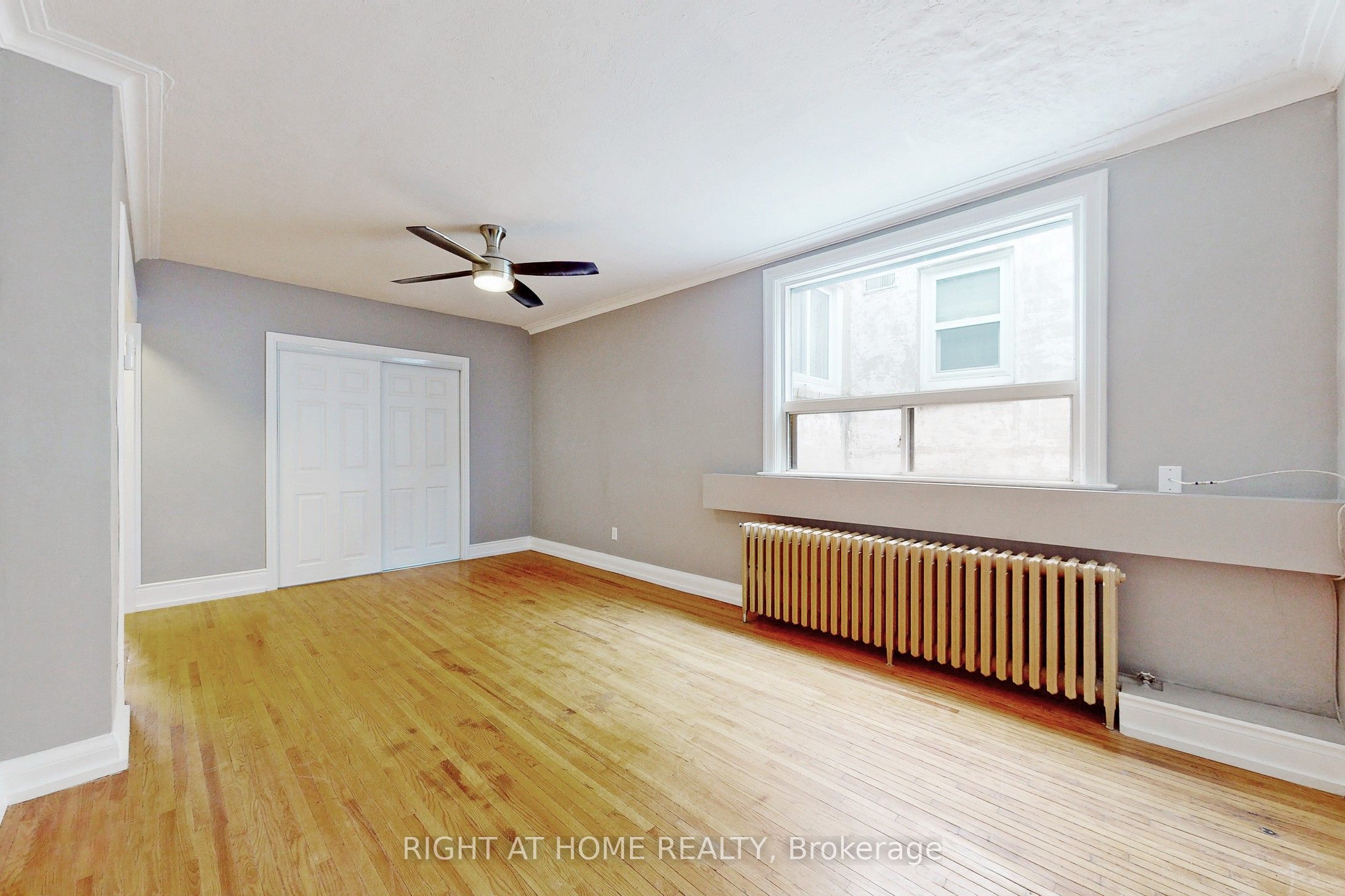 255 Lakeshore Road E #A, Mississauga, ON L5G 1G8 photo 2