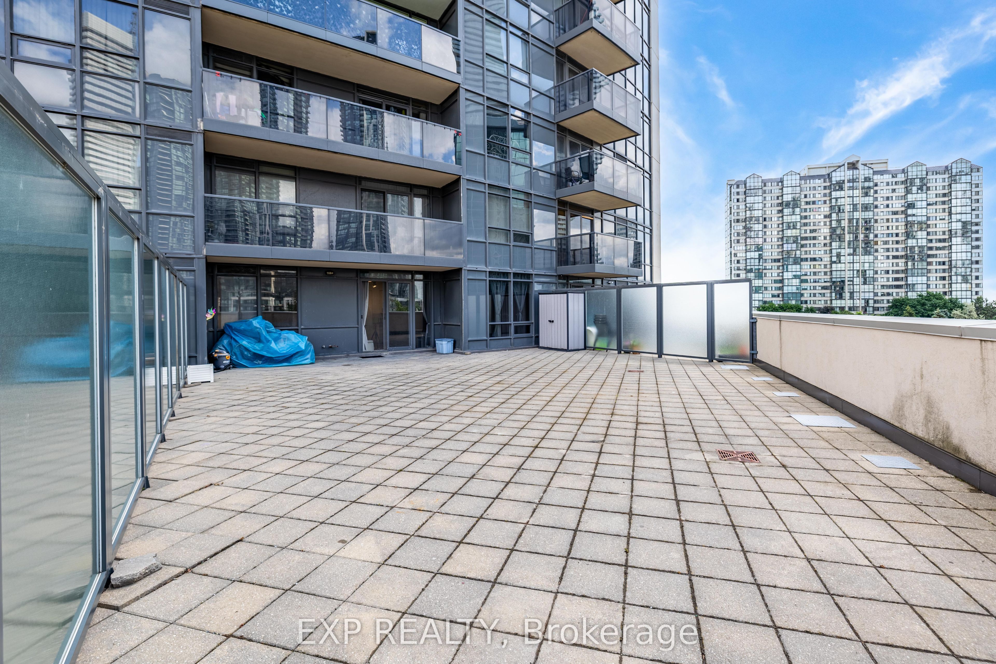 330 Burnhamthorpe Road W 303, Mississauga, ON L5B 0E1 photo 3
