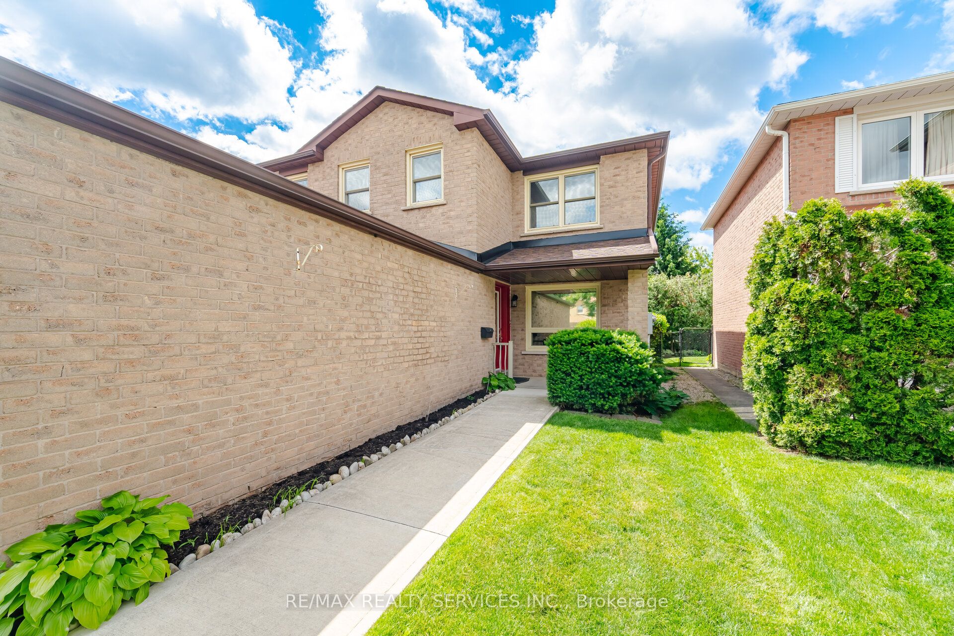 10 Meadow Bush Court, Brampton, ON L6S 5B6 photo 5