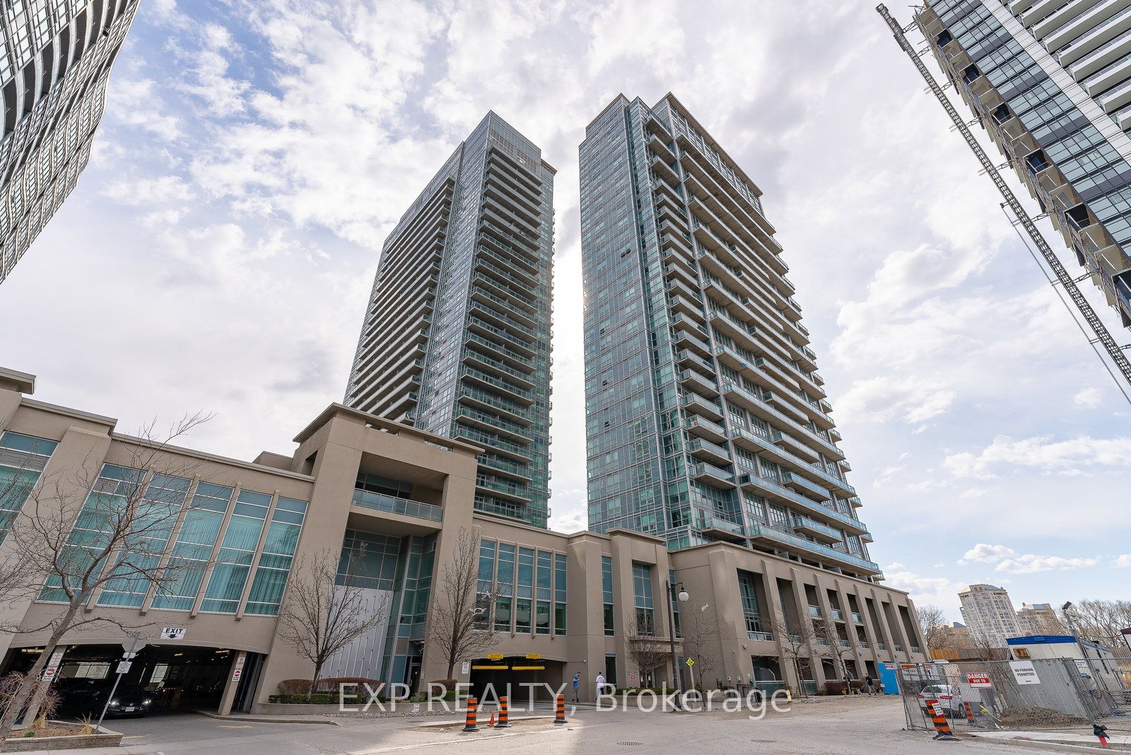 165 Legion Road N 422, Toronto, ON M8Y 0B3 photo 2