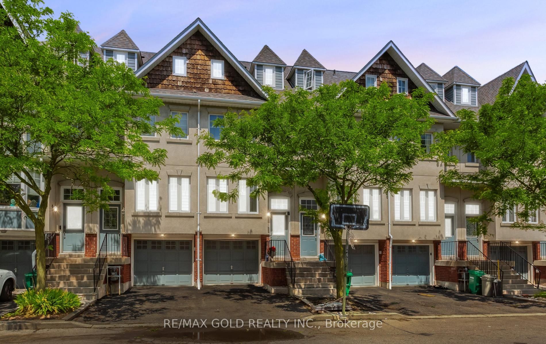 800 Dundas Street W 37, Mississauga, ON L5C 4S5
