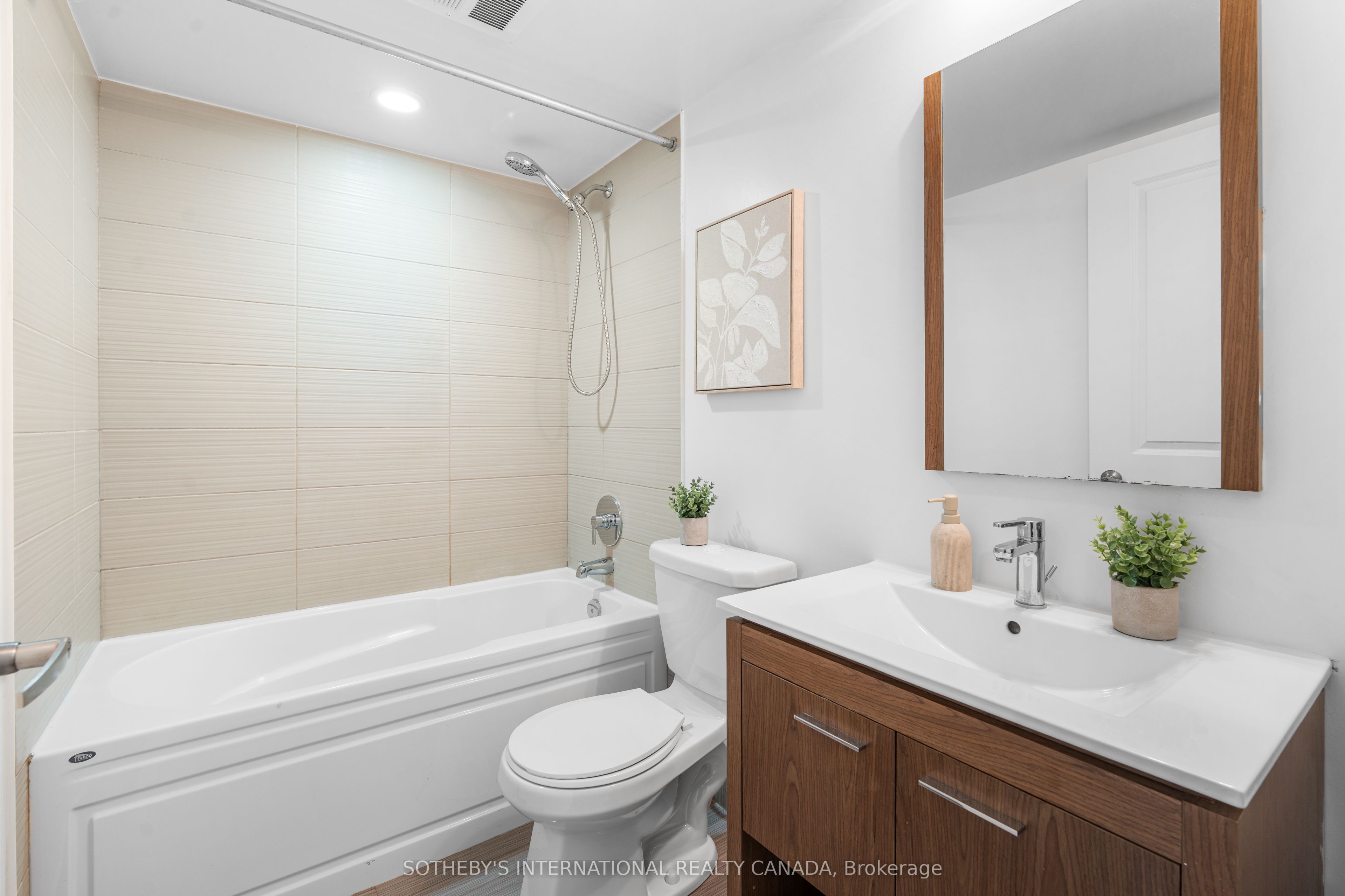 80 Esther Lorrie Drive 201, Toronto, ON M9W 0C6 photo 4
