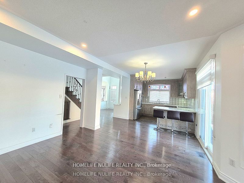 3866 Thomas Street, Mississauga, ON L5M 7B1 photo 2