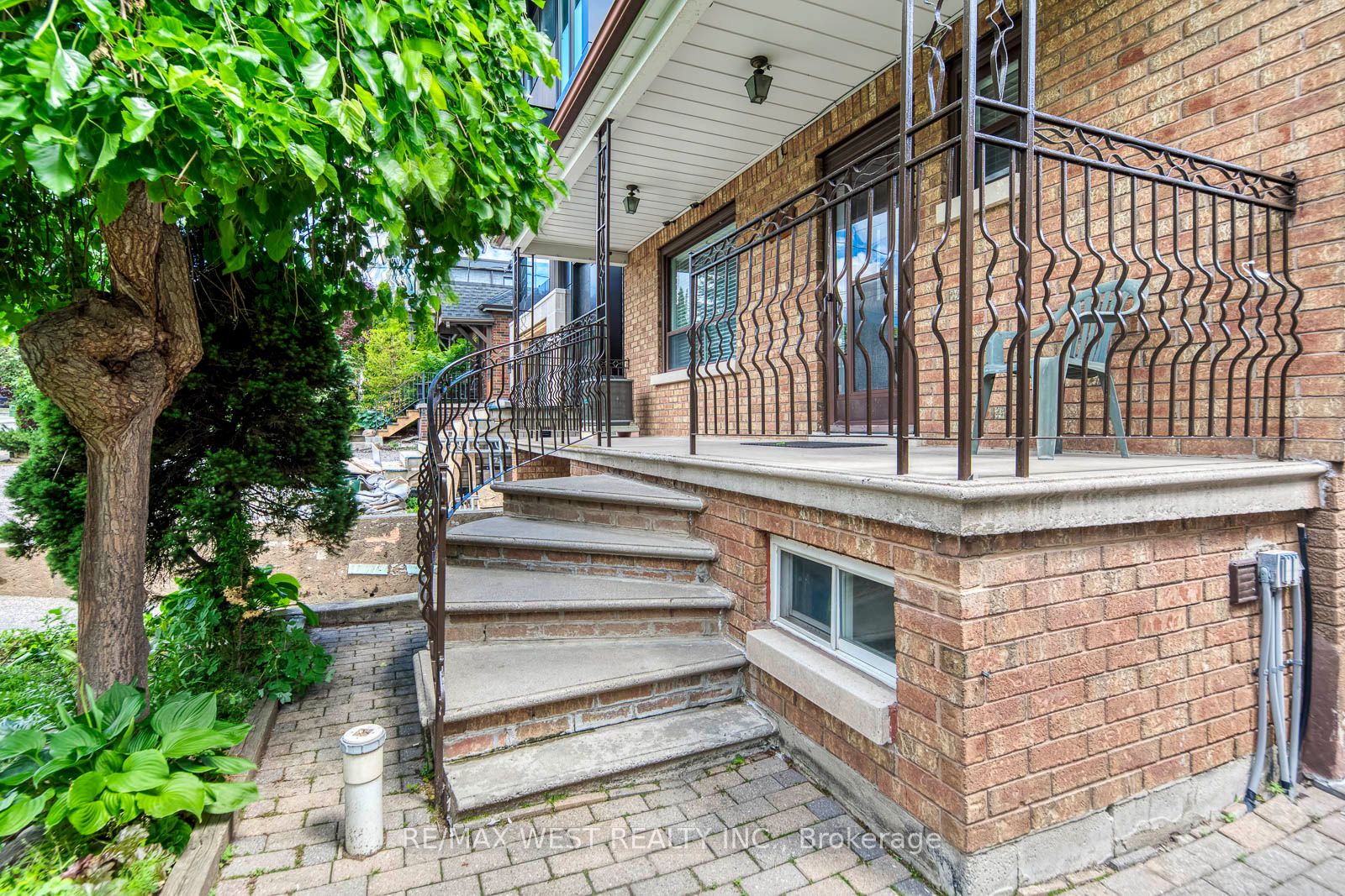 49 Montcalm Avenue, Toronto, ON M6E 4N8 photo 3