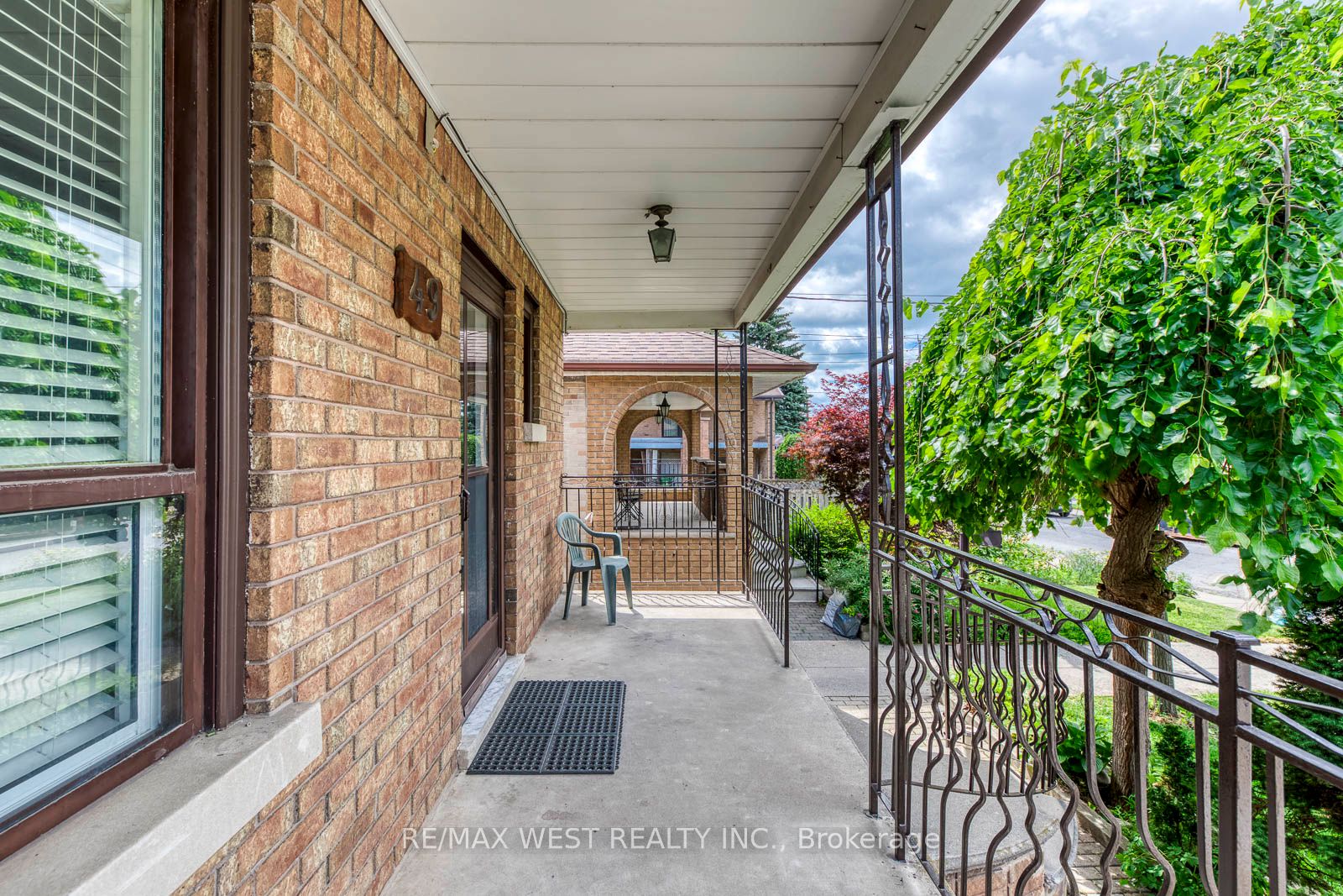 49 Montcalm Avenue, Toronto, ON M6E 4N8 photo 4