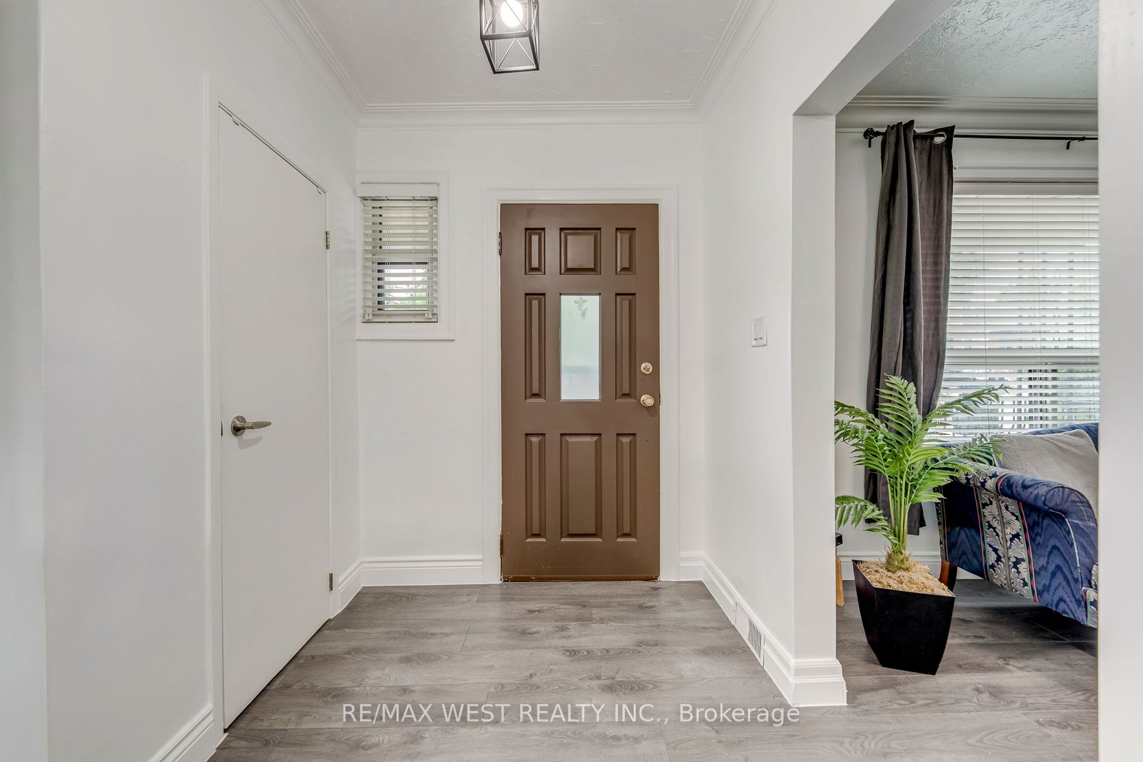 49 Montcalm Avenue, Toronto, ON M6E 4N8 photo 5