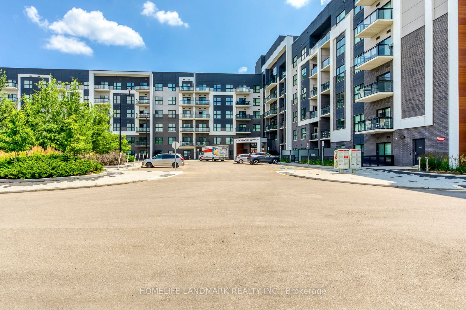128 Grovewood Common 403, Oakville, ON L6H 0X3