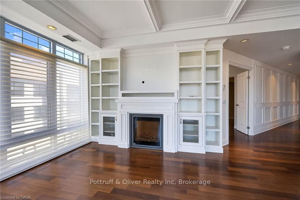 205 Lakeshore Road W 409, Oakville, ON L6K 0H8 photo 5